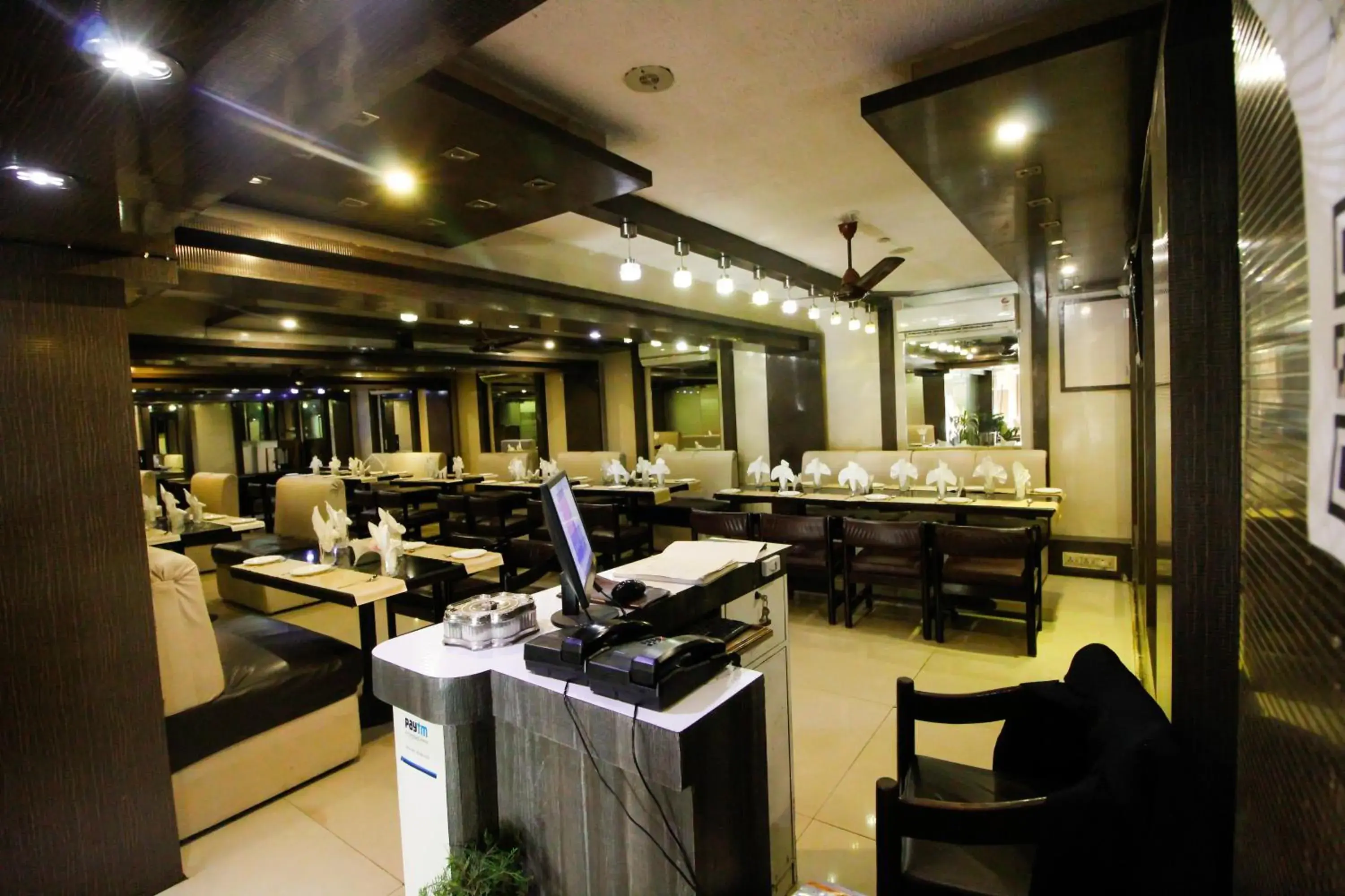 Restaurant/places to eat in Hotel Rishi Regency Restaurant/places to eat in Hotel Rishi Regency