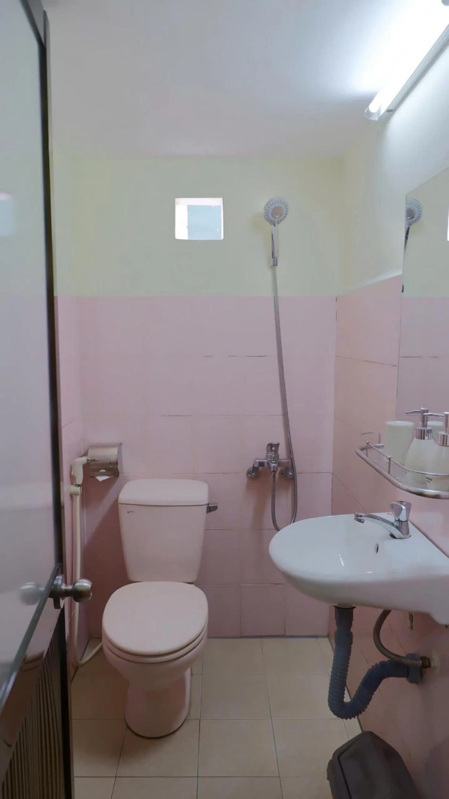 Shower in Hue Ancient Town - Homestay in Hue