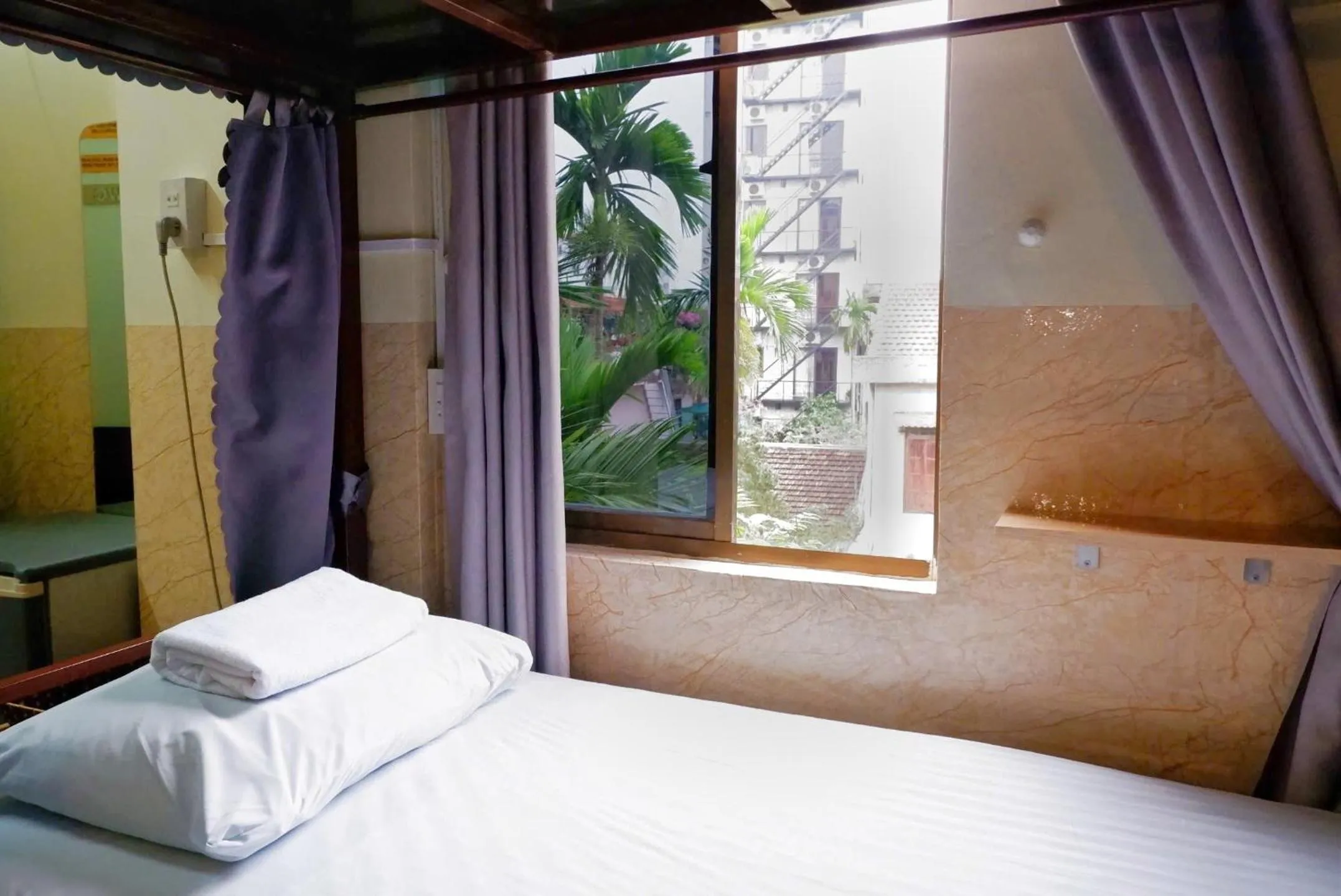 Bed in Hue Ancient Town - Homestay in Hue