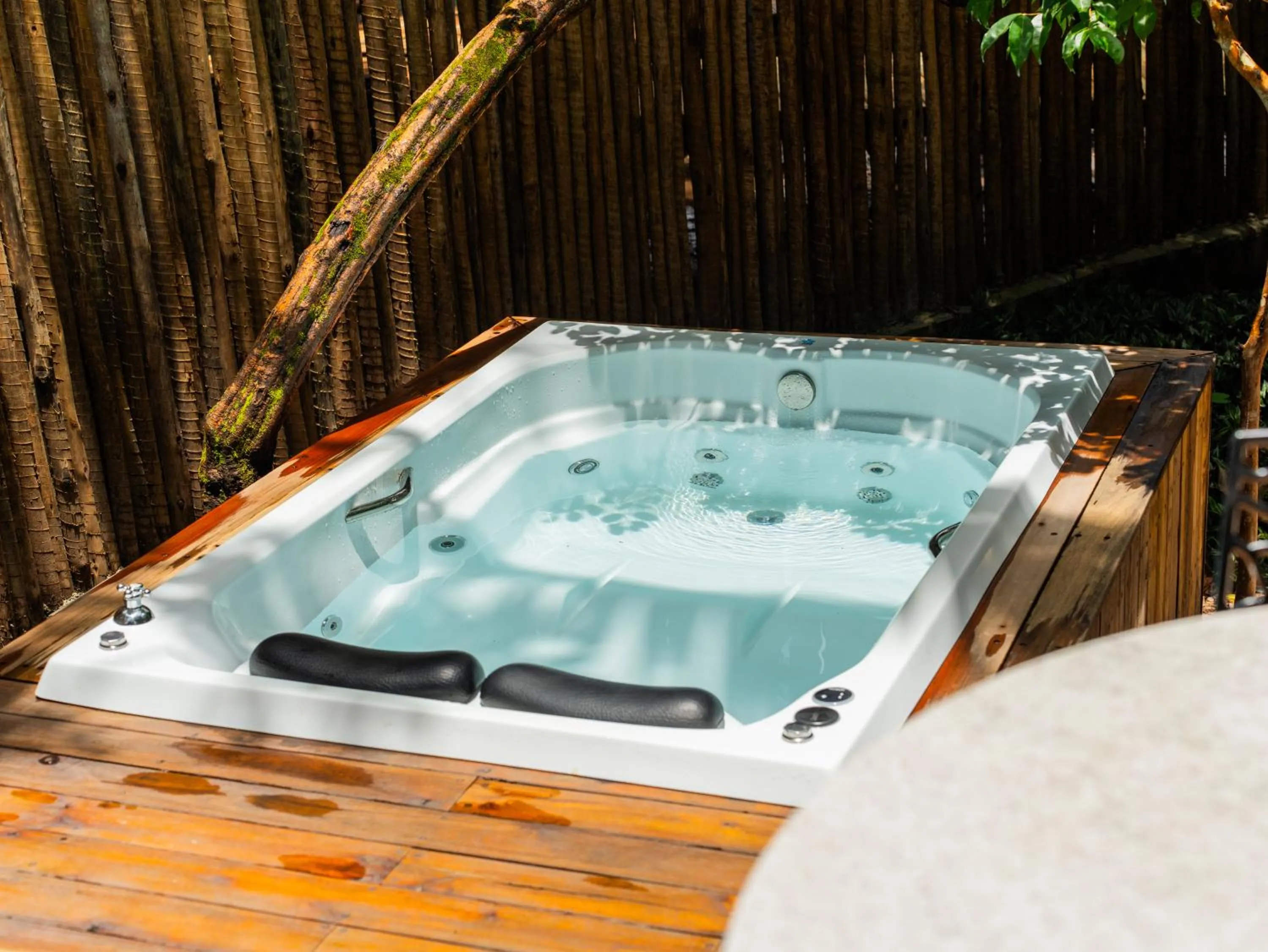 Hot Tub in Amaná Hotel