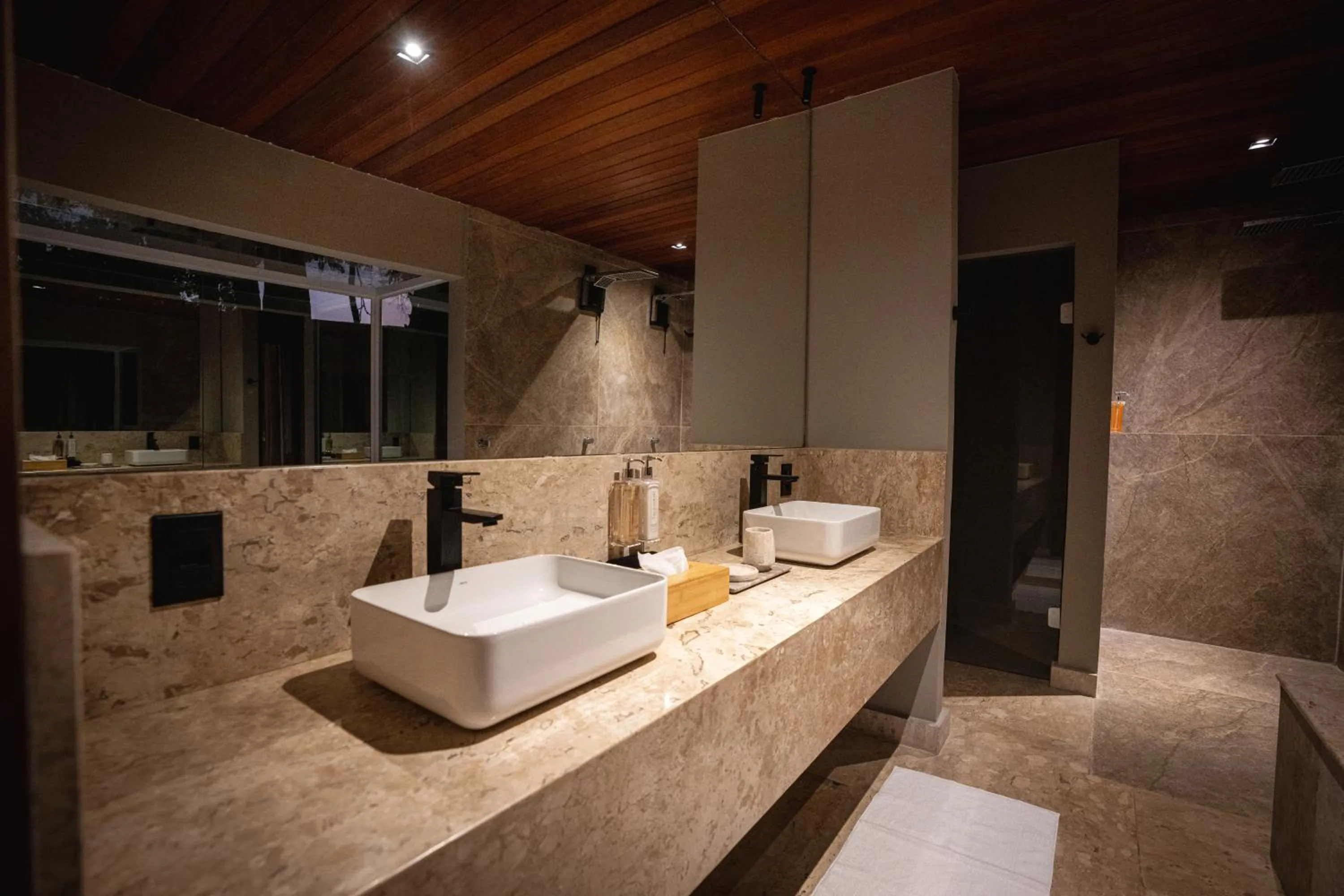 Shower in Amaná Hotel