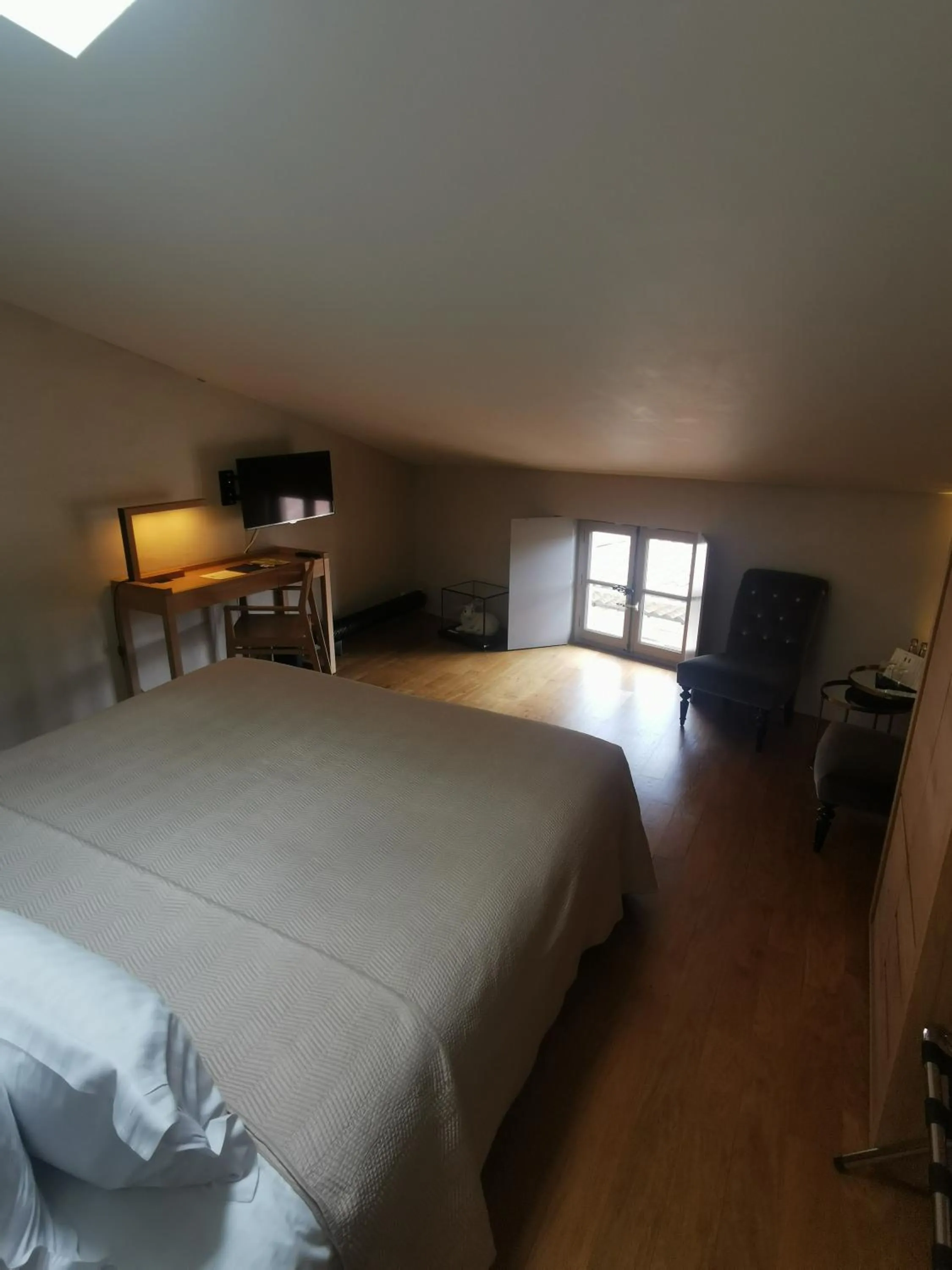 Bed in Hôtel de la Villeon