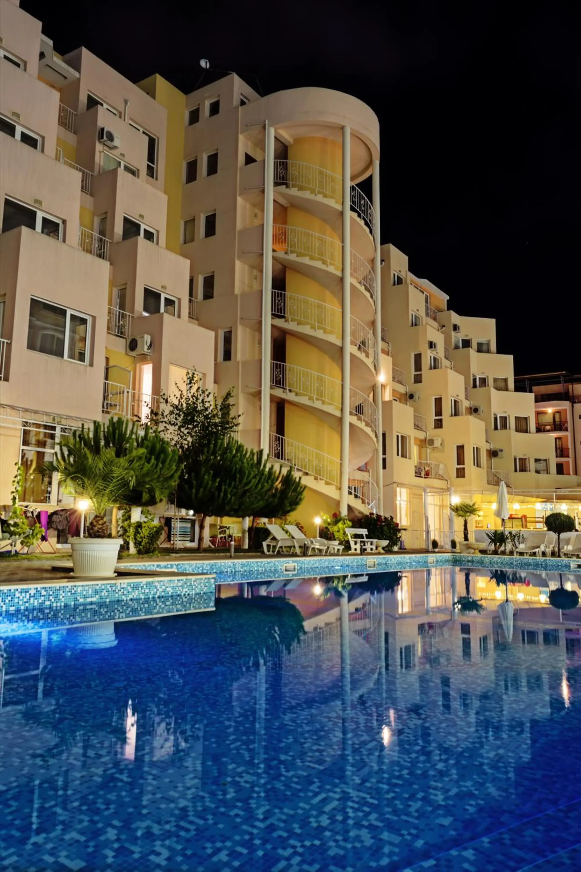 Facade/entrance in Vanilla Garden Apartments