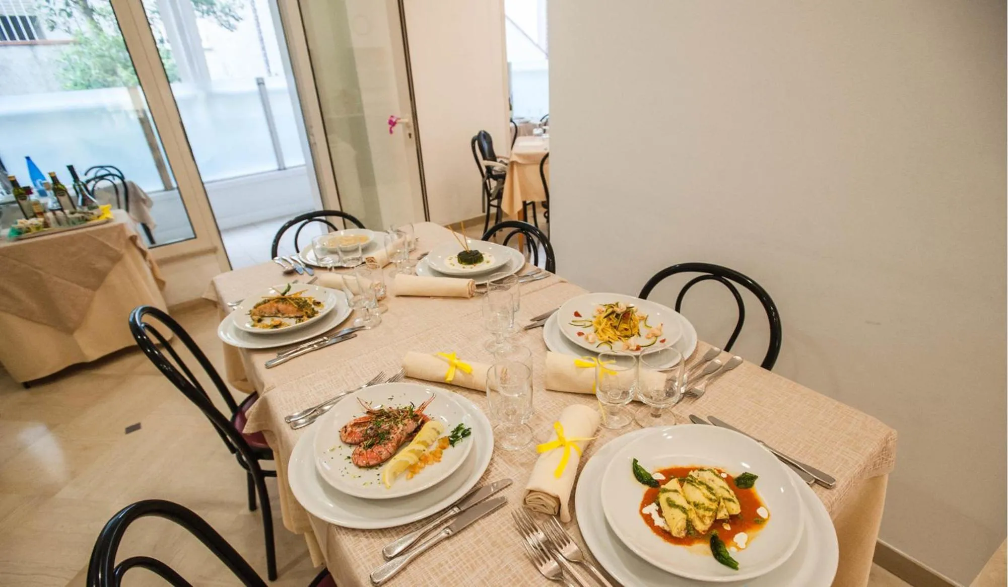 Restaurant/places to eat in Hotel Massimo
