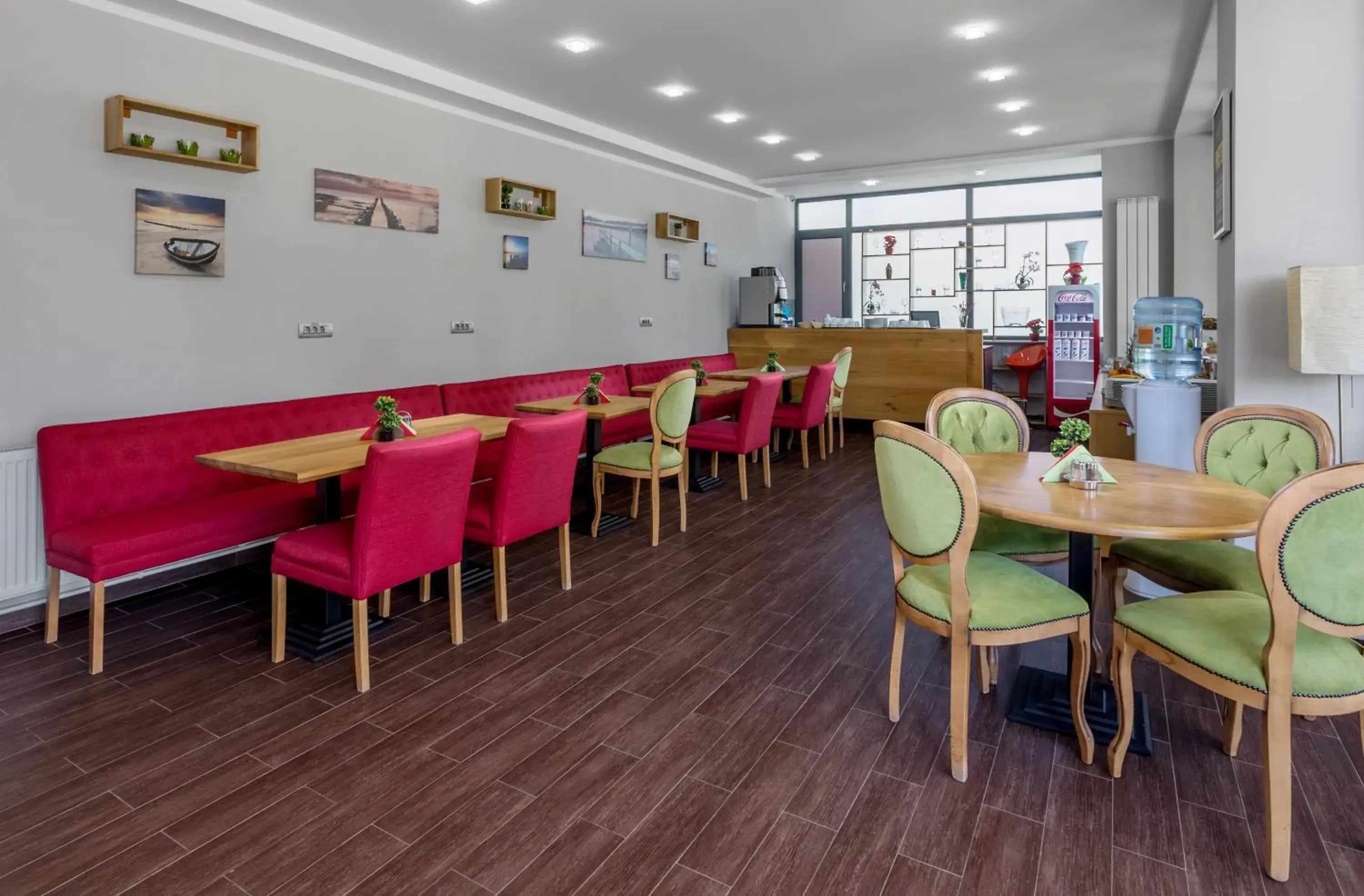 Restaurant/places to eat in Tomis Garden Apartments Mamaia Restaurant/places to eat in Tomis Garden Apartments Mamaia