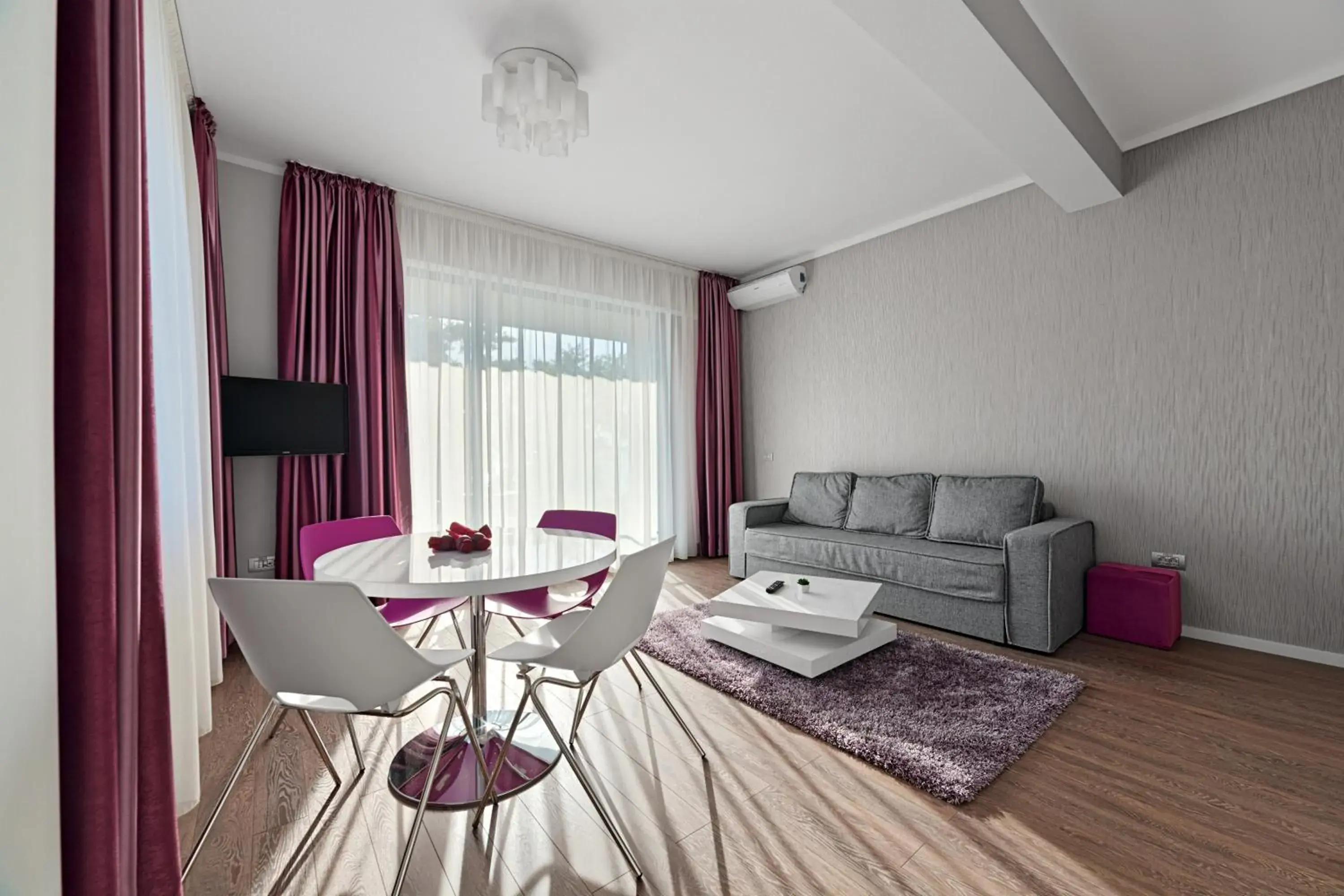 Living room in Tomis Garden Apartments Mamaia Living room in Tomis Garden Apartments Mamaia