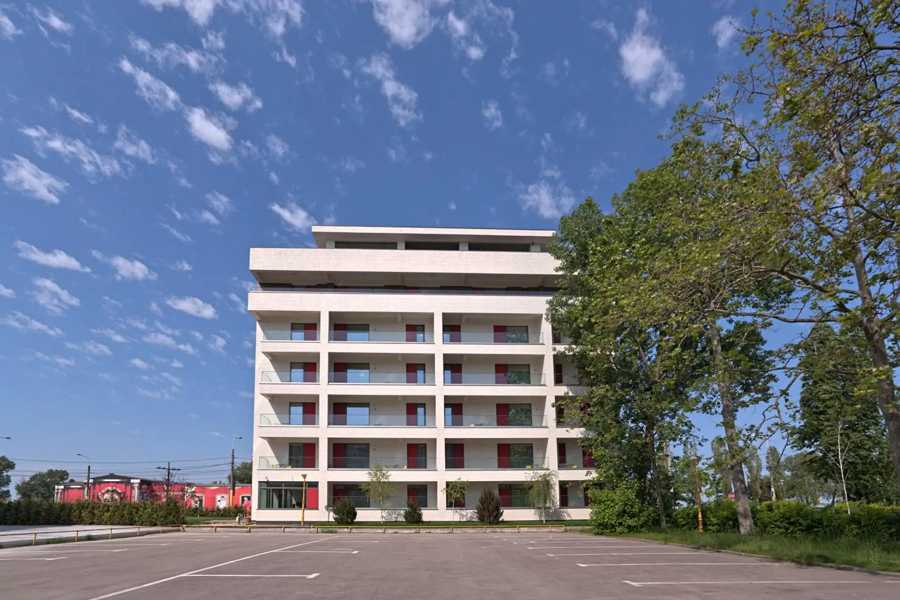 Property building in Tomis Garden Apartments Mamaia Property building in Tomis Garden Apartments Mamaia
