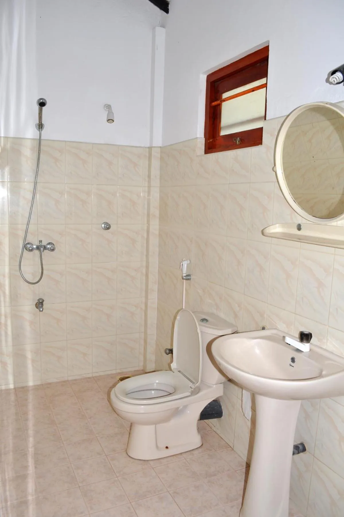 Bathroom in Dilena Beach Inn