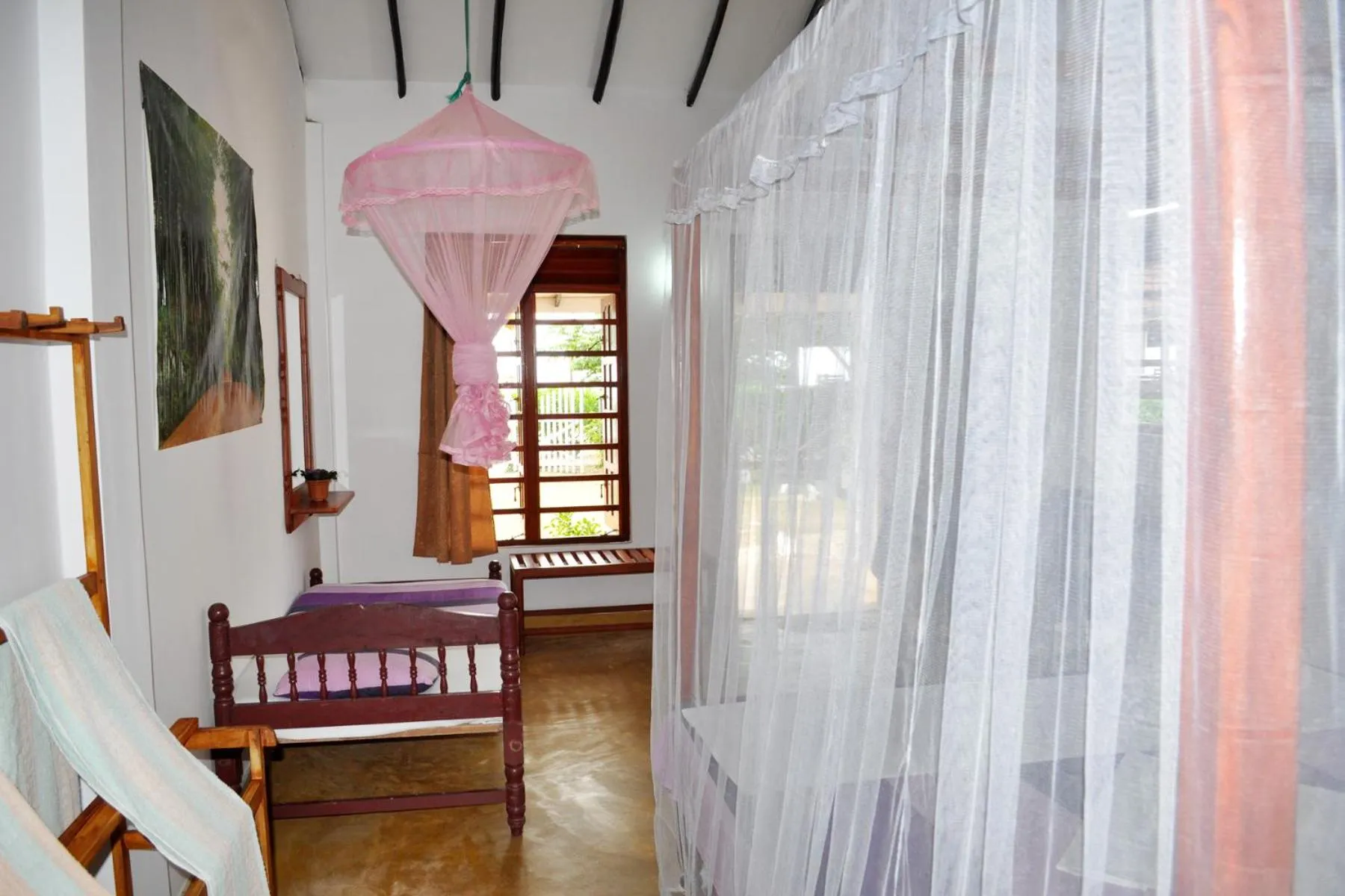 Photo of the whole room, Bed in Dilena Beach Inn