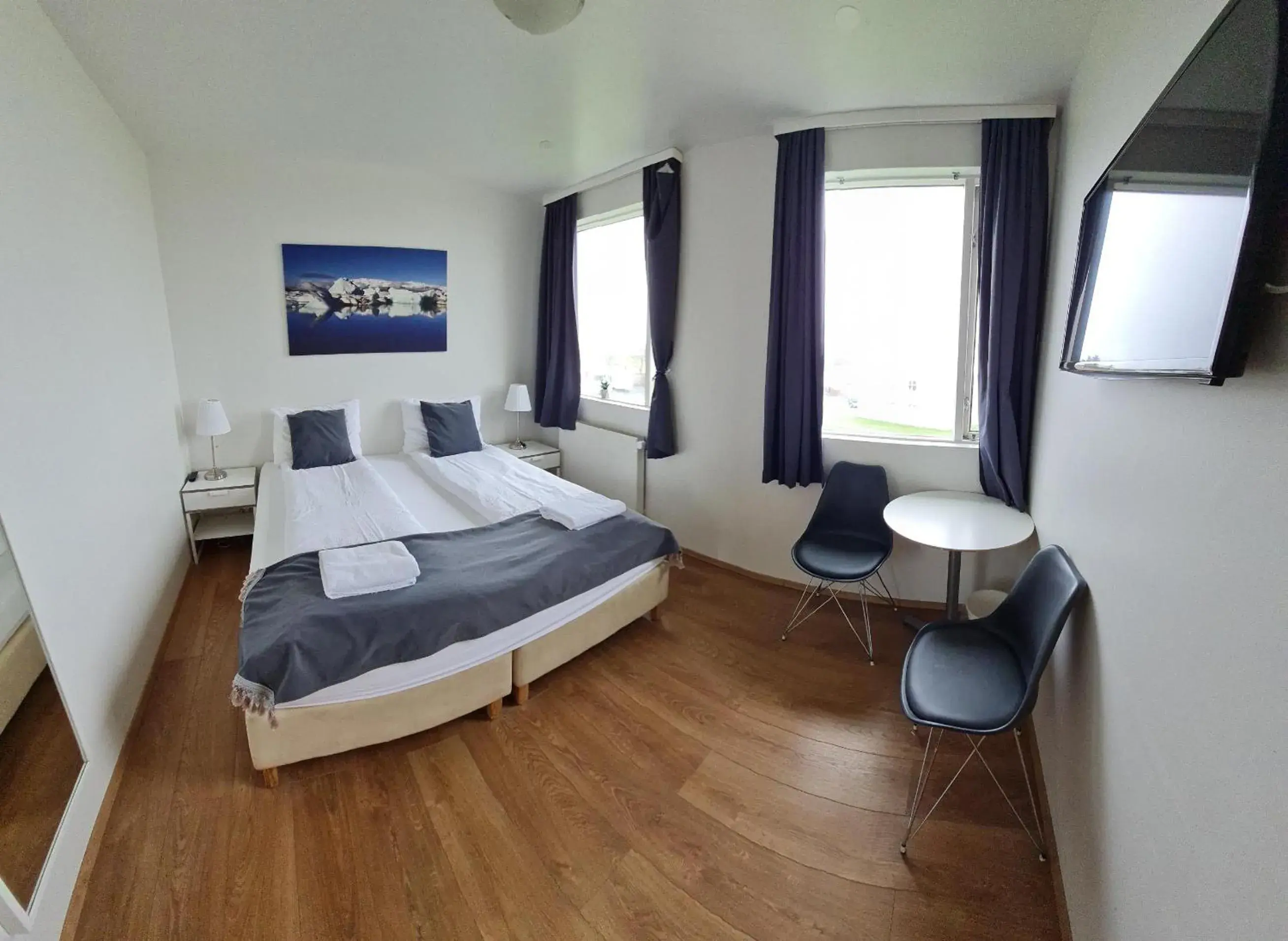 Double or Twin Room with Shared Bathroom - Main Building in Höfn Guesthouse Double or Twin Room with Shared Bathroom - Main Building in Höfn Guesthouse