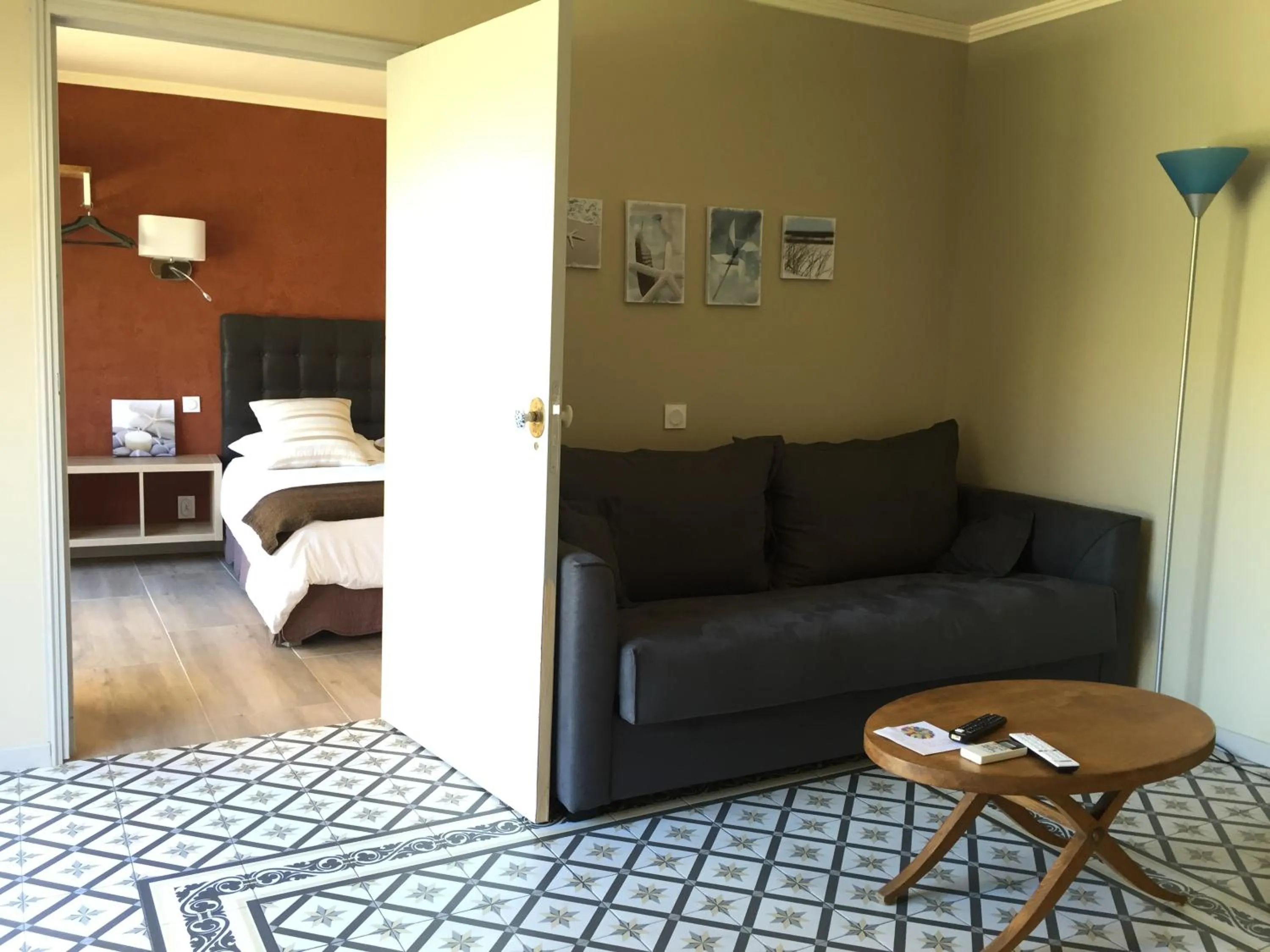 Living room, Bed in La Casa Occitane