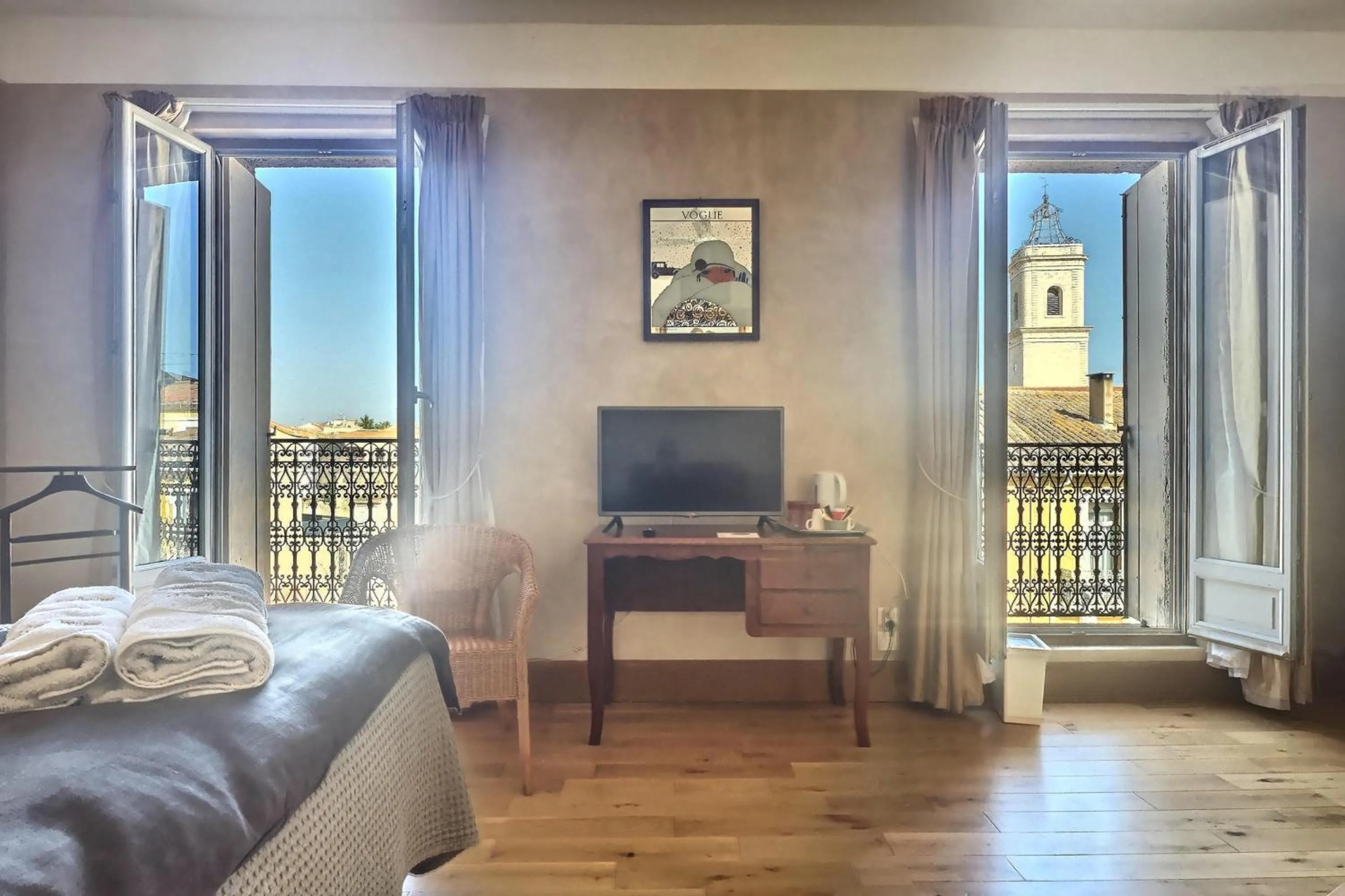 Photo of the whole room, Bed in La Casa Occitane