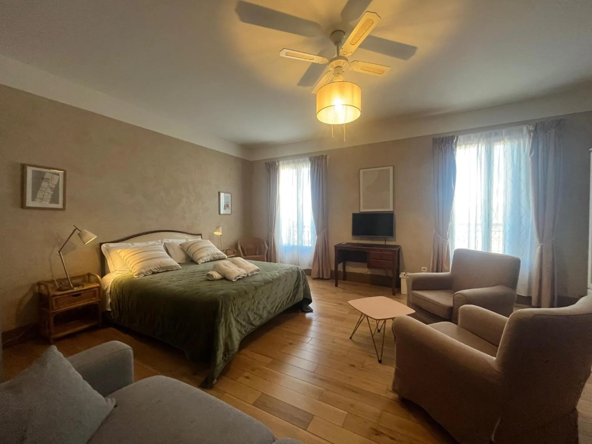 Photo of the whole room, Bed in La Casa Occitane