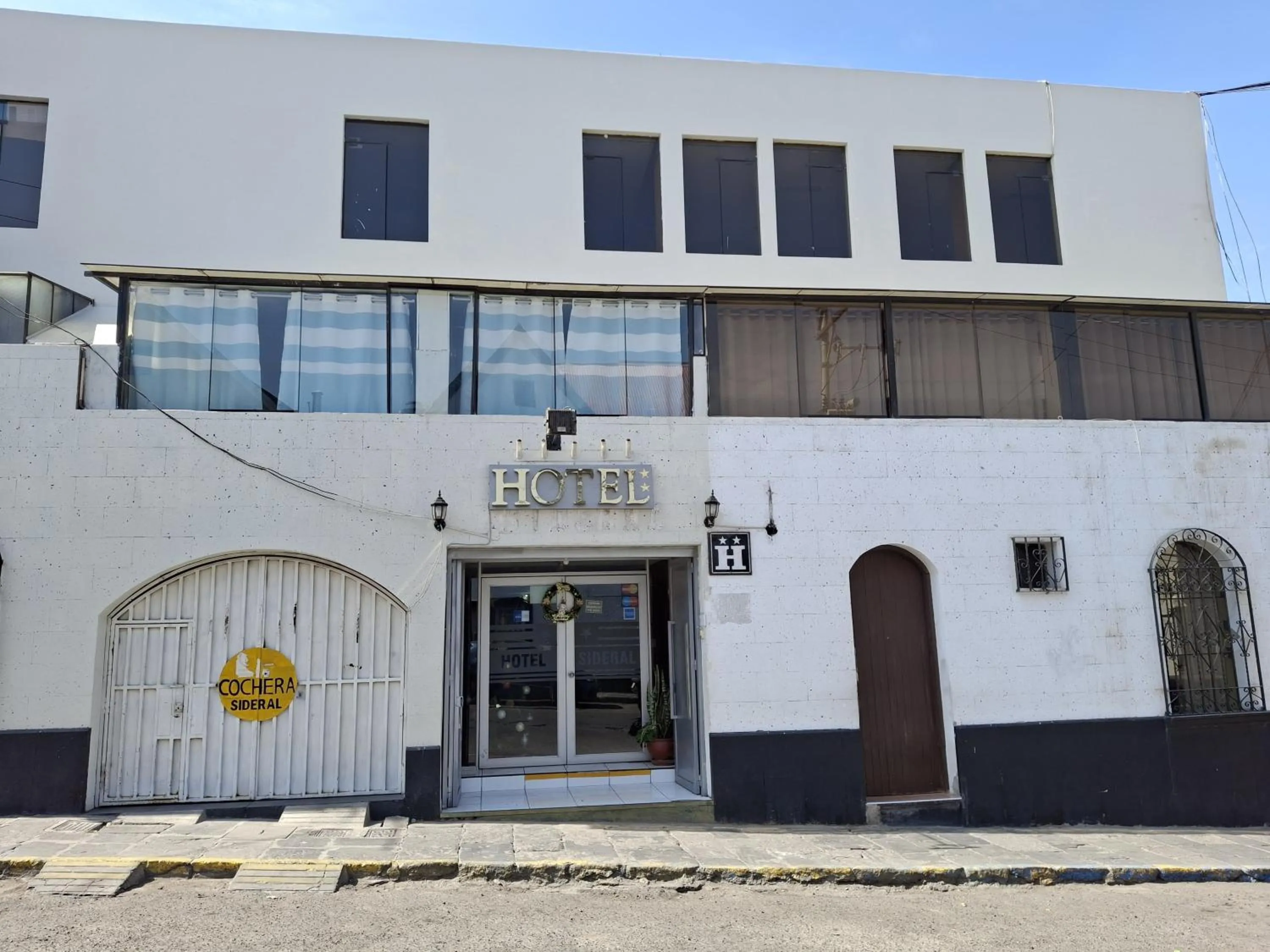 Property building in Hotel Sideral AQP