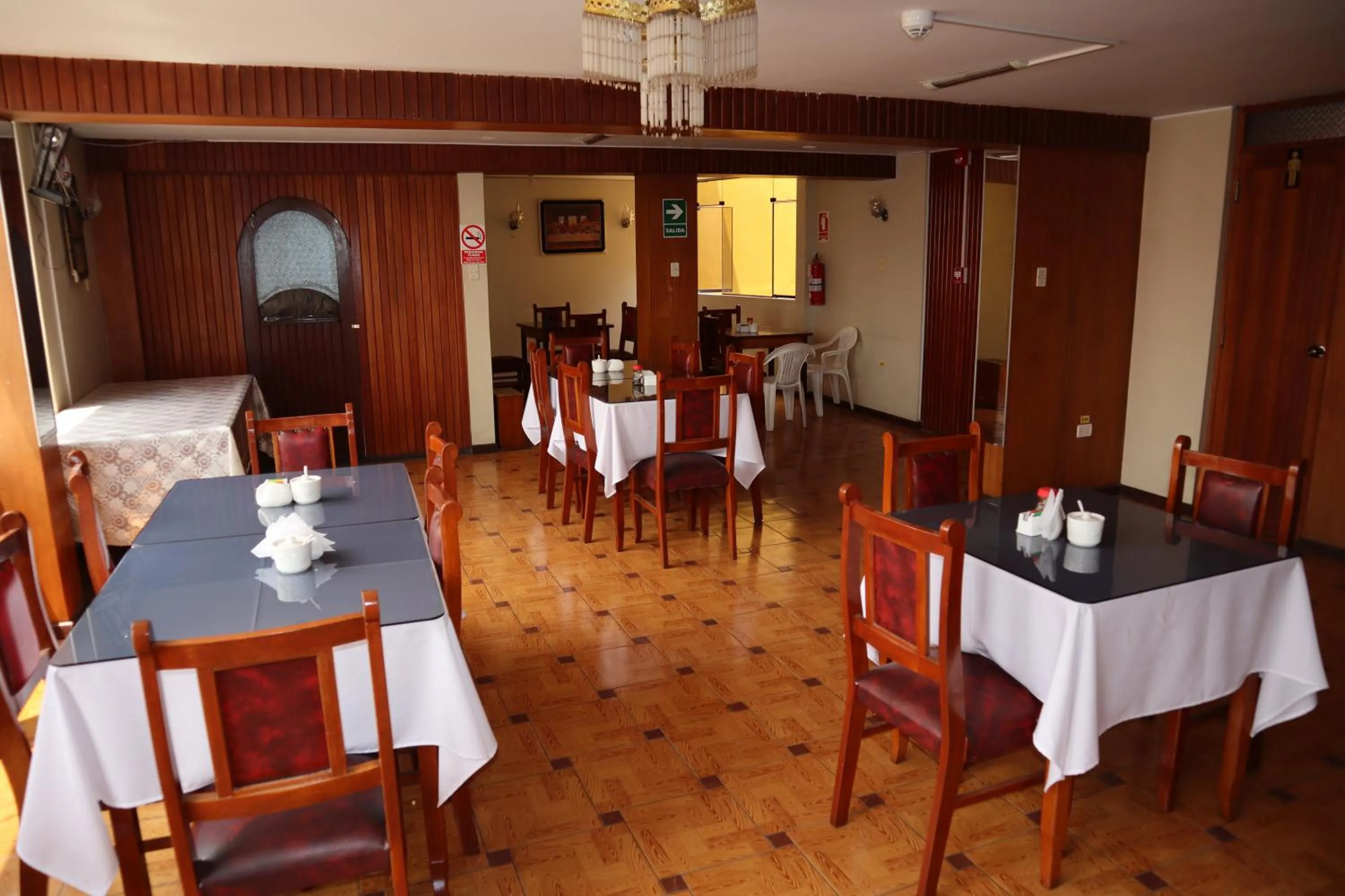 Restaurant/places to eat in Hotel Sideral AQP
