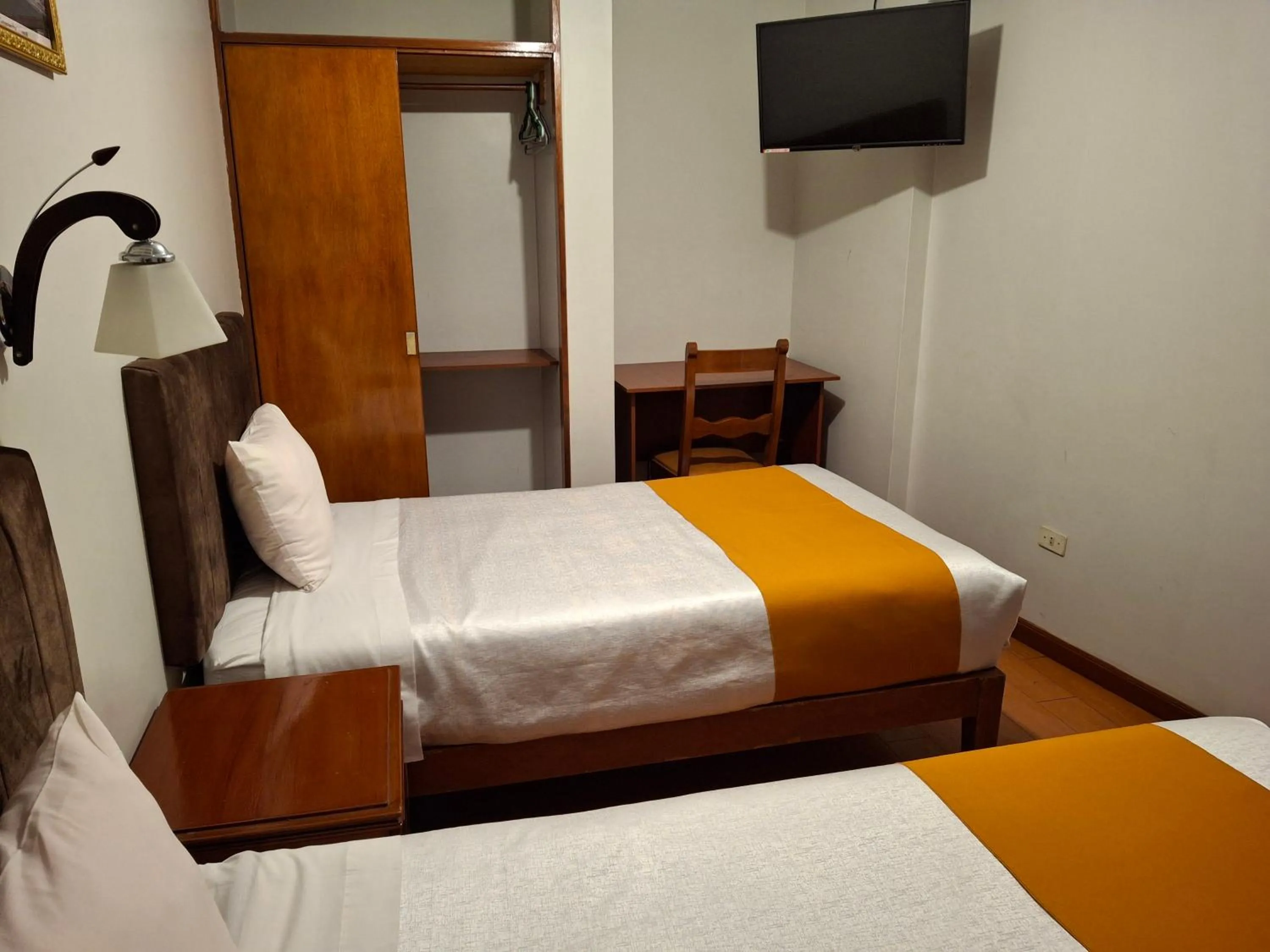 Photo of the whole room, Bed in Hotel Sideral AQP