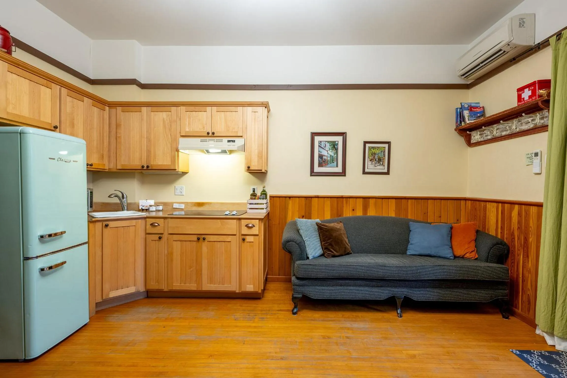 Living room in Victoria Falls House Inn