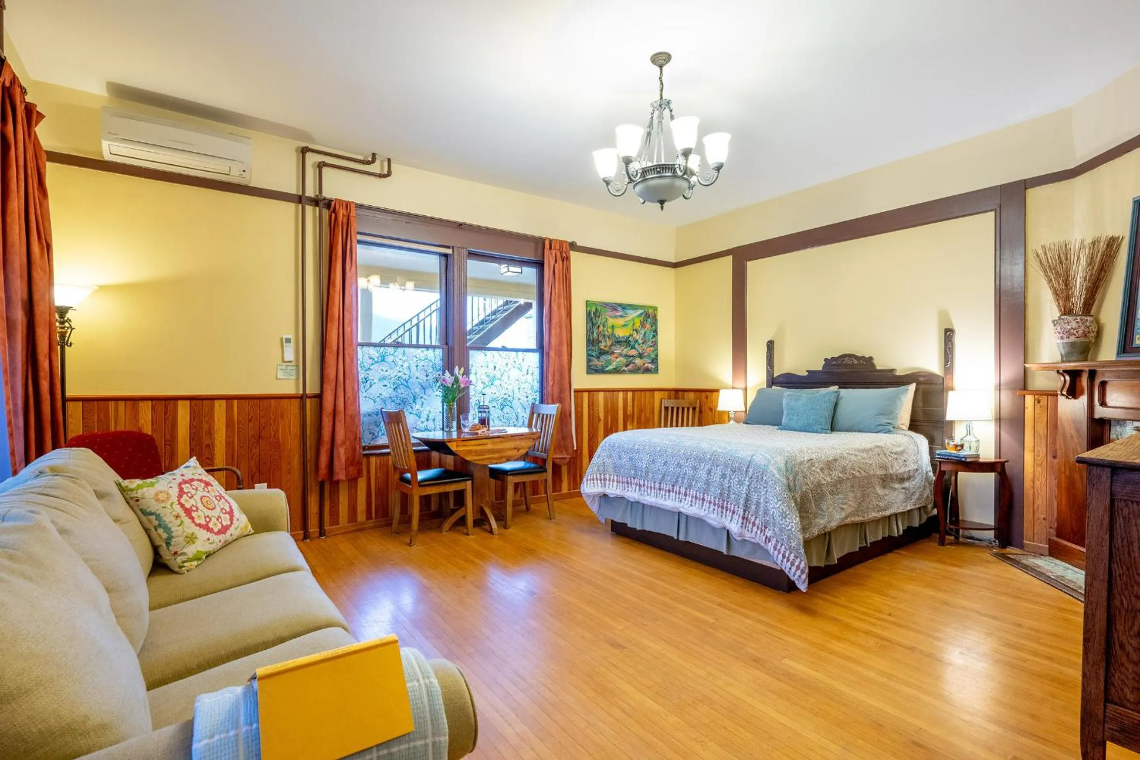 Bedroom, Bed in Victoria Falls House Inn