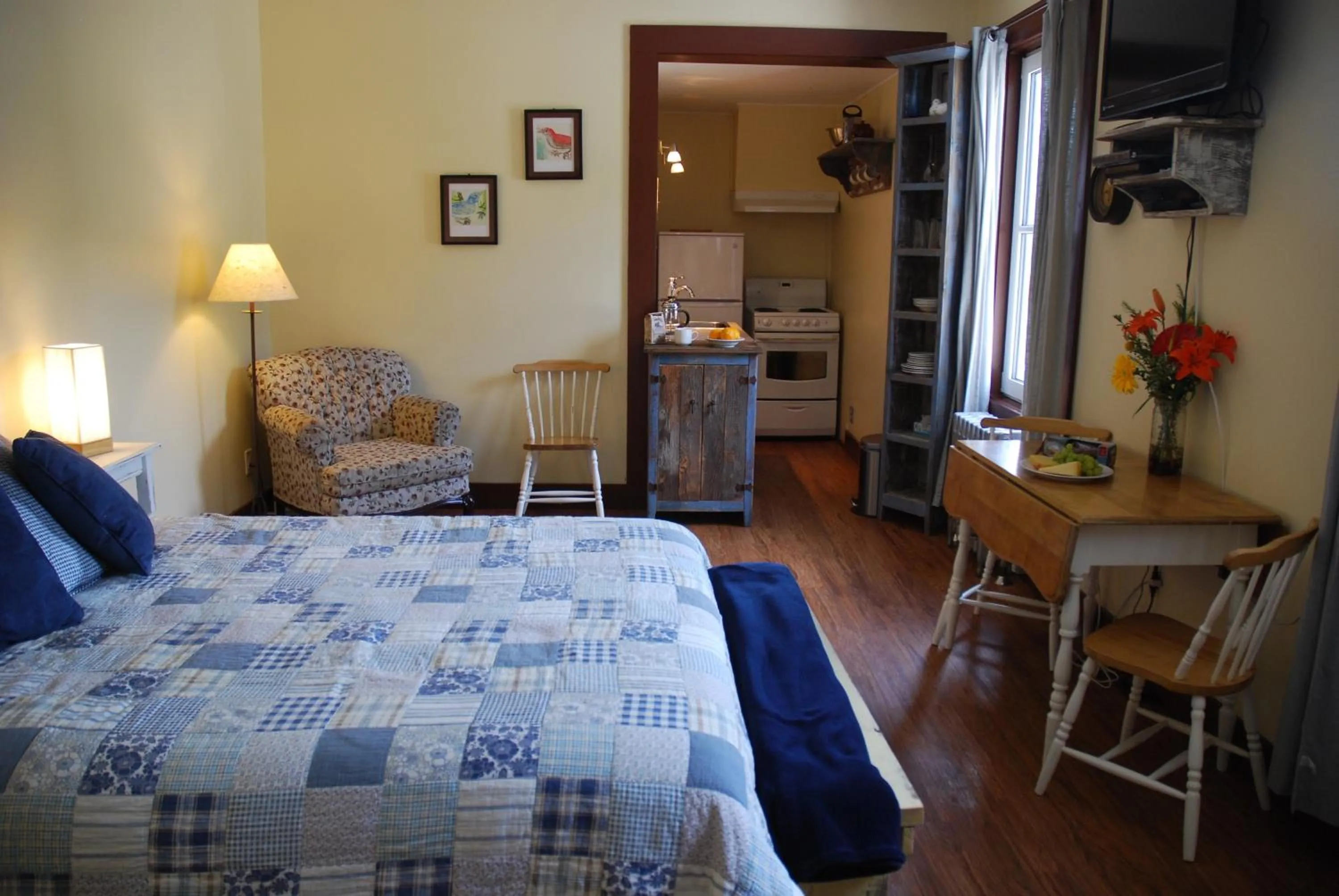 Photo of the whole room, Bed in Victoria Falls House Inn