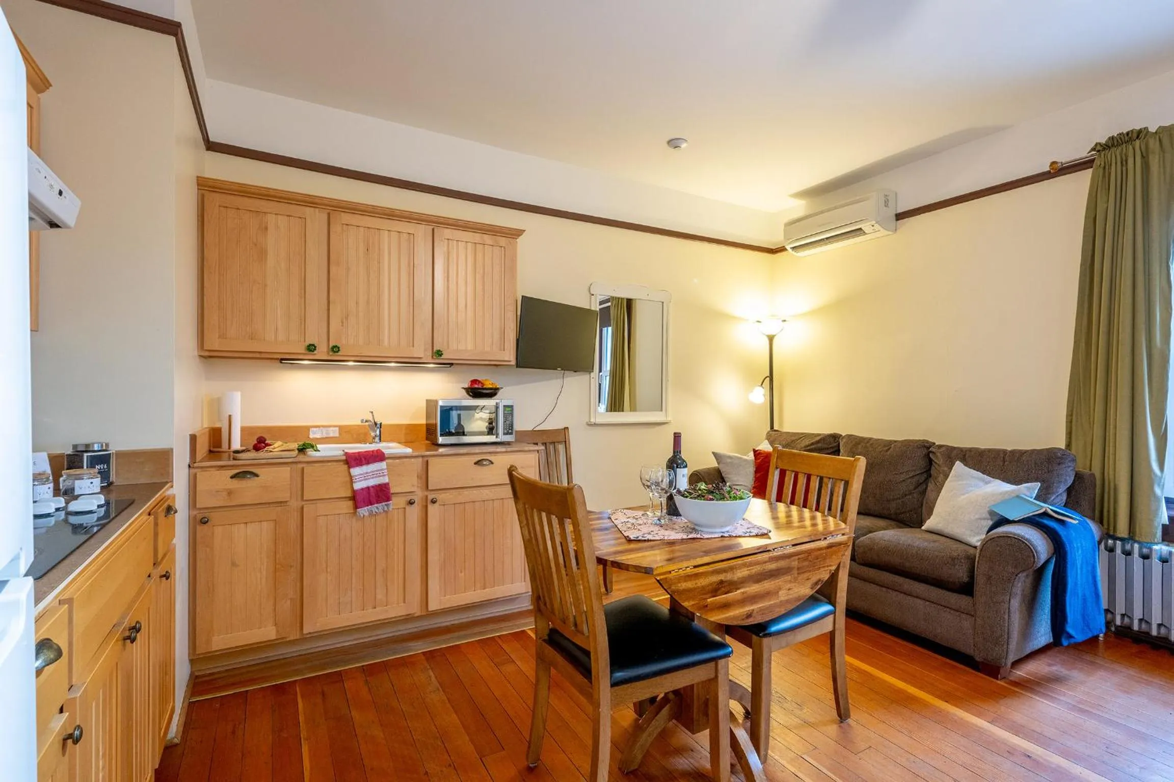 Living room in Victoria Falls House Inn