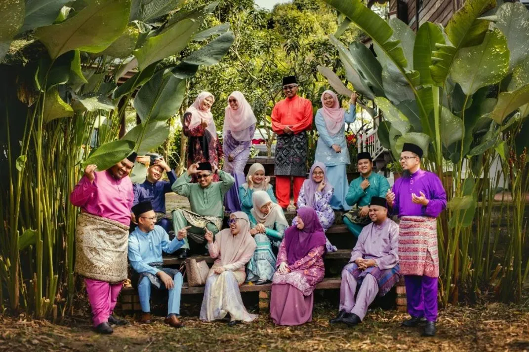 group of guests in Bagas Zakariah Orchard Lodge
