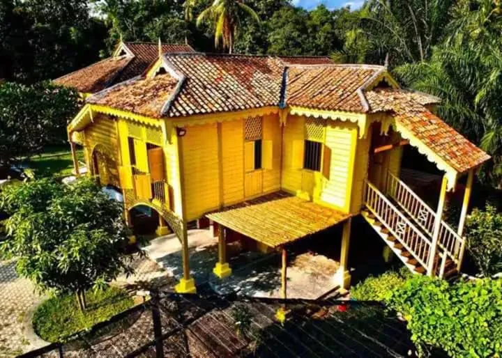 Property building in Bagas Zakariah Orchard Lodge