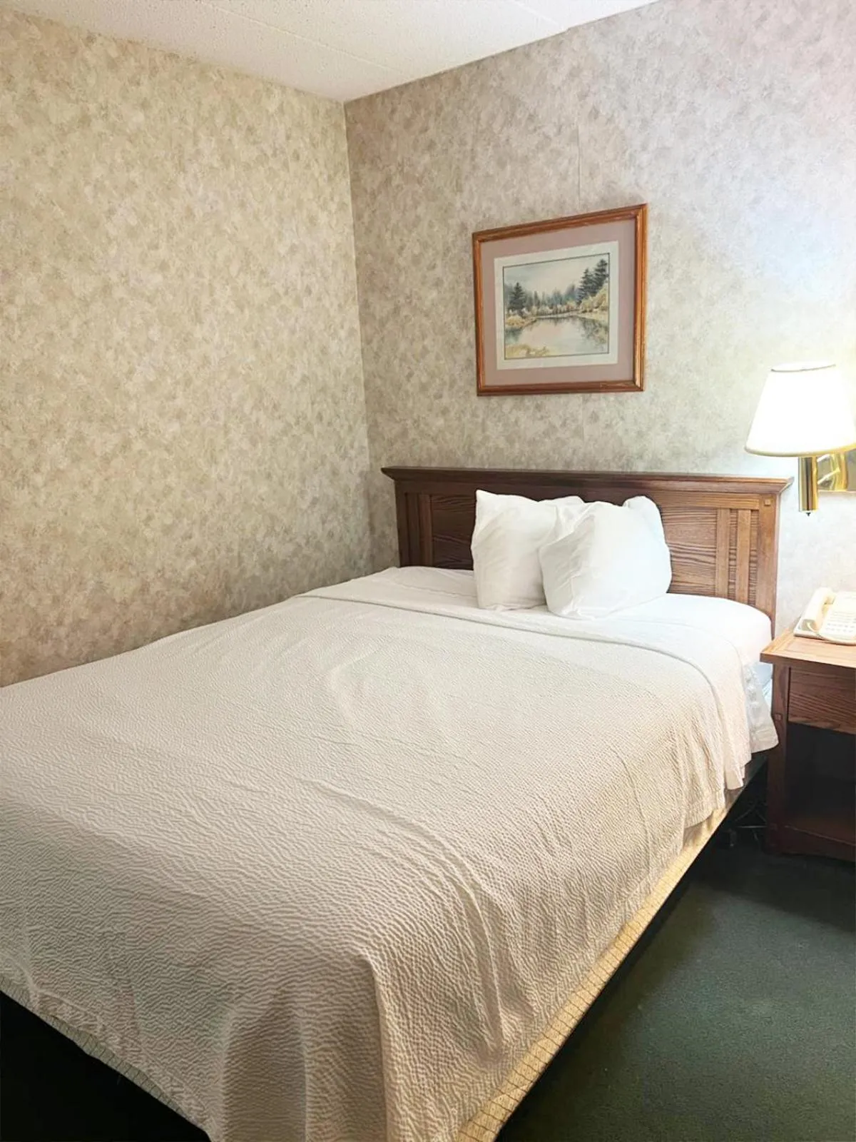 Bed in Blue Way Inn & Suites La Crosse