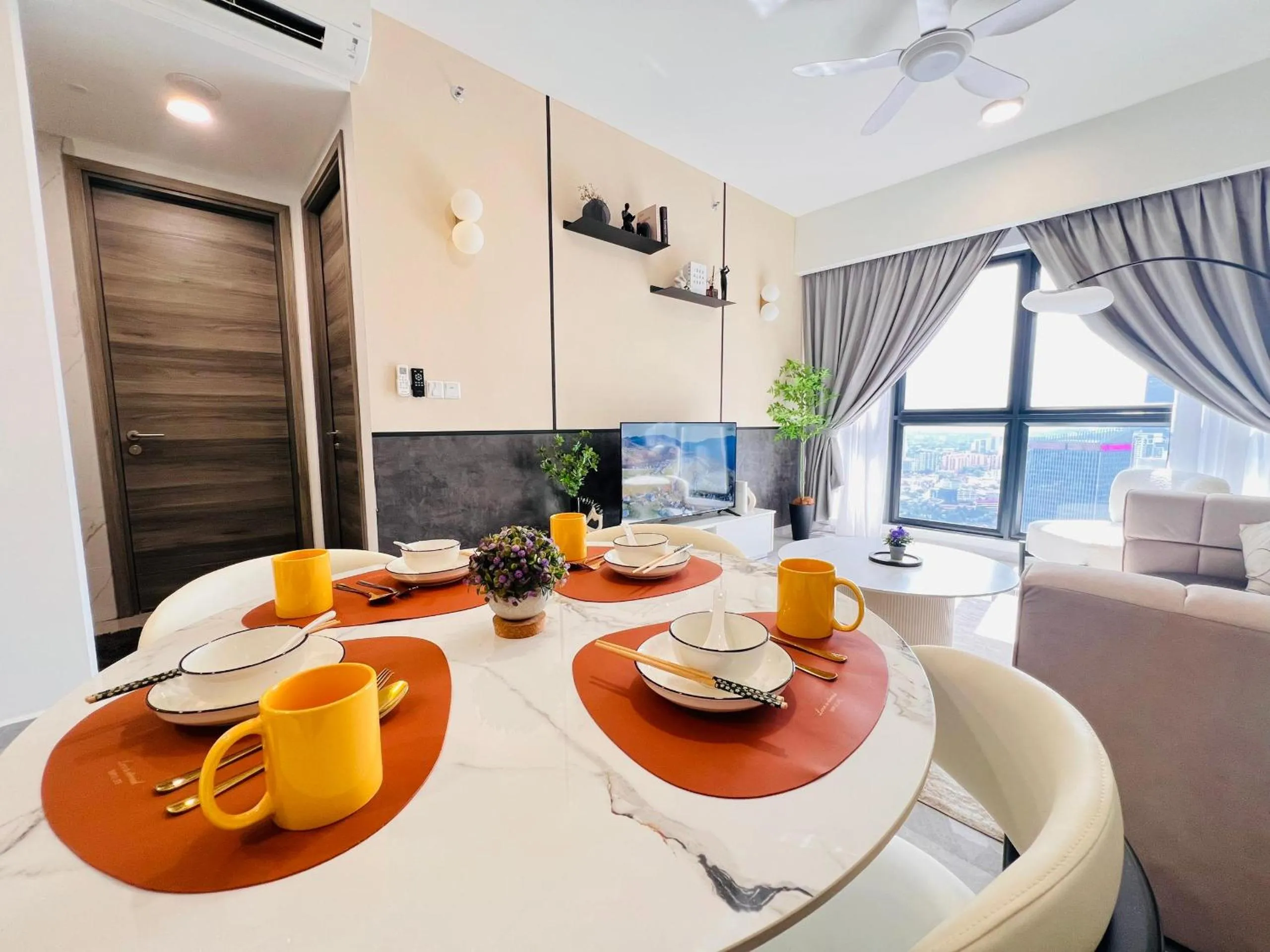 Living room in Agile Bukit Bintang by DeUrban