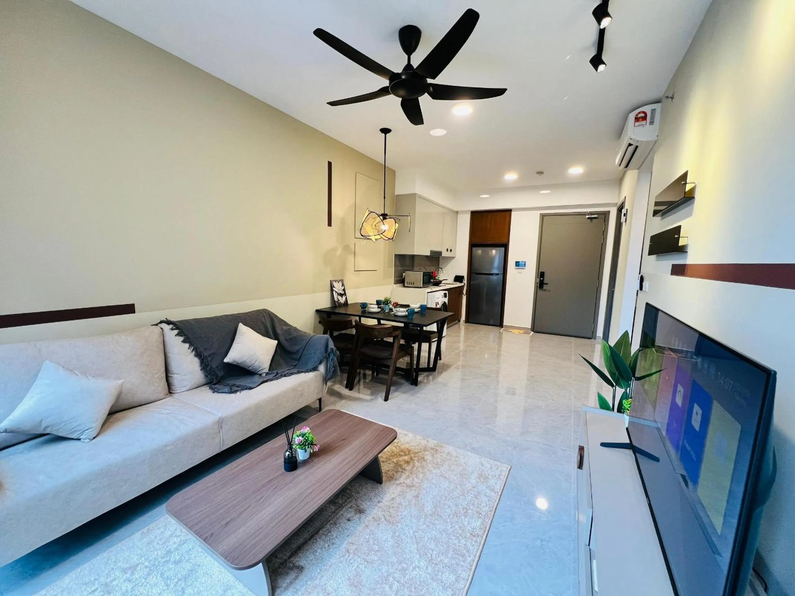 Living room in Agile Bukit Bintang by DeUrban