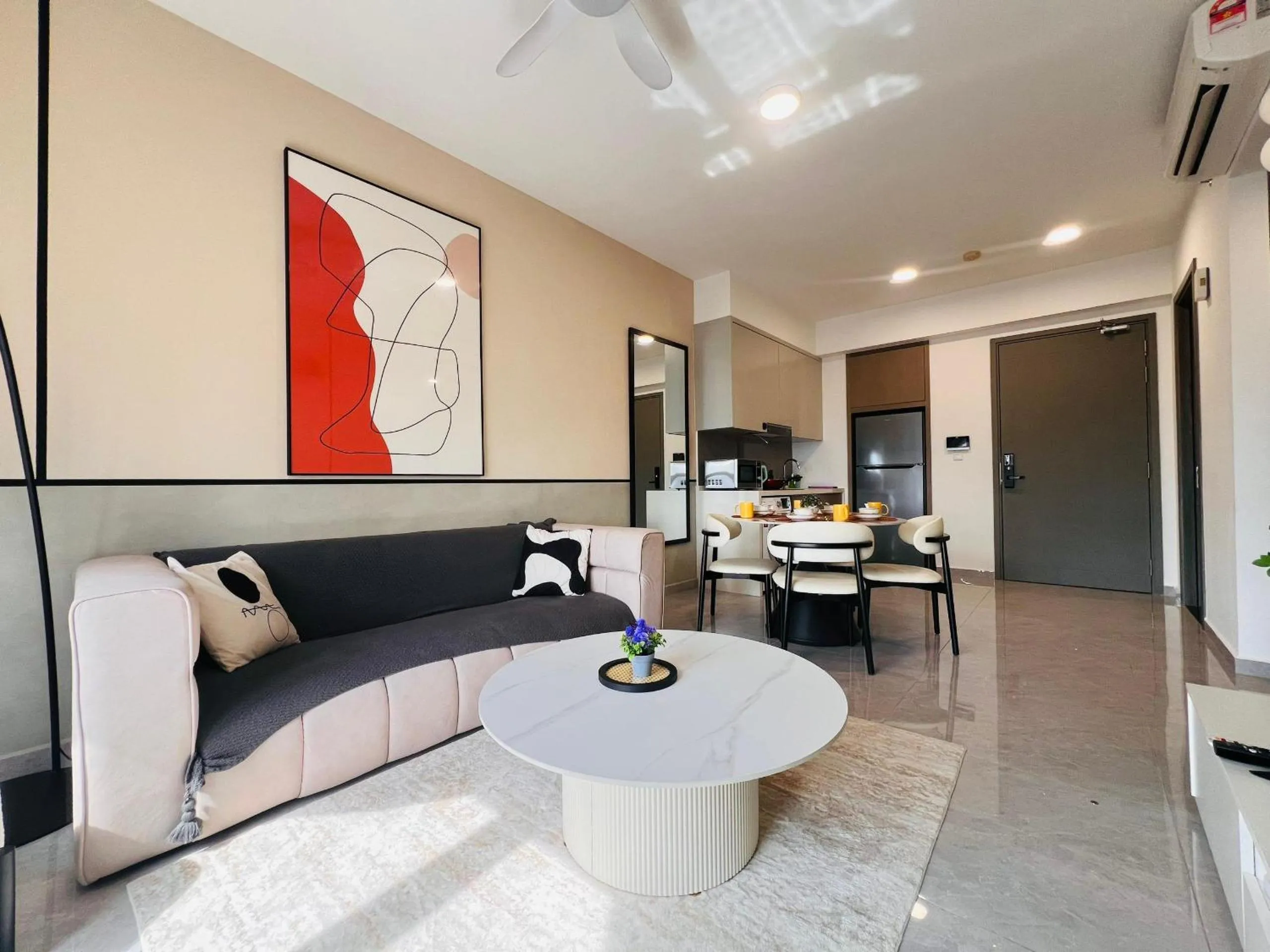 Living room in Agile Bukit Bintang by DeUrban