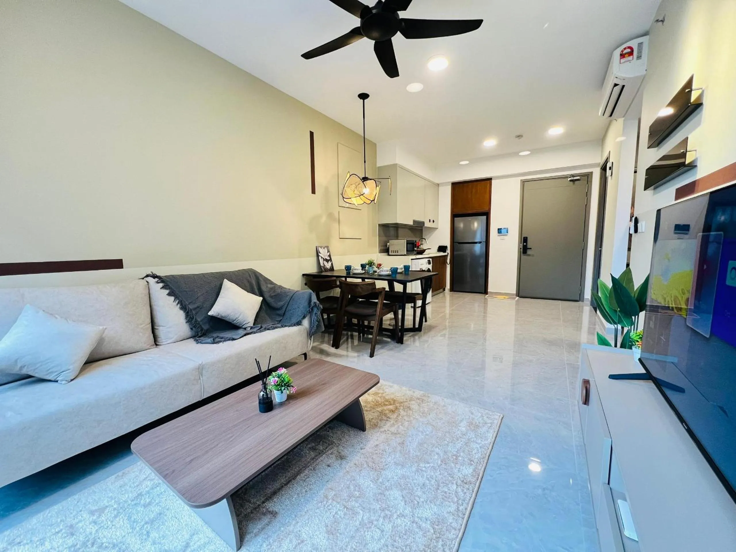 Living room in Agile Bukit Bintang by DeUrban