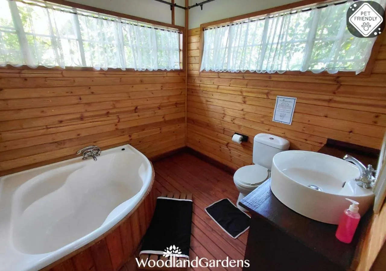 Bathroom in Woodland Gardens Self catering Pet Friendly Lodge