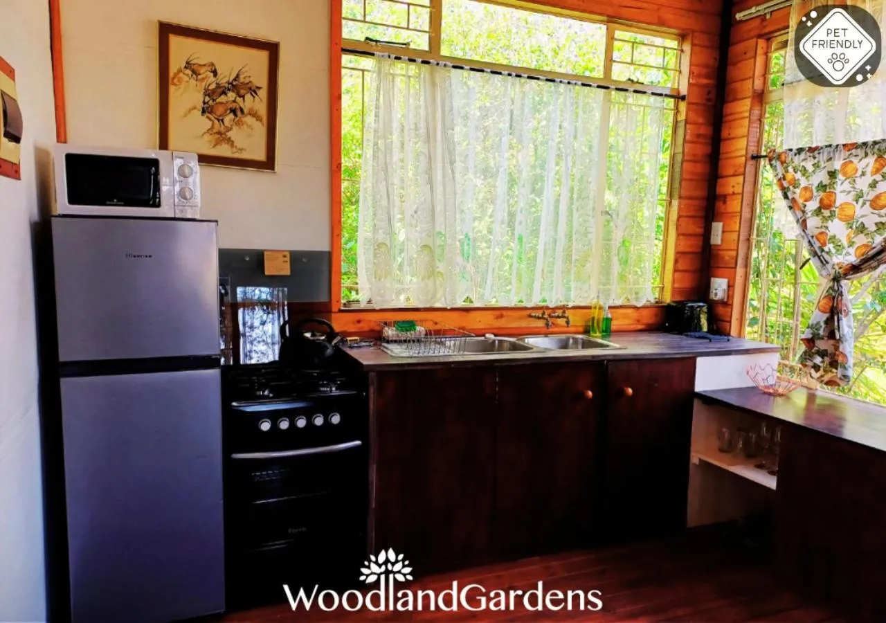 Kitchen or kitchenette in Woodland Gardens Self catering Pet Friendly Lodge
