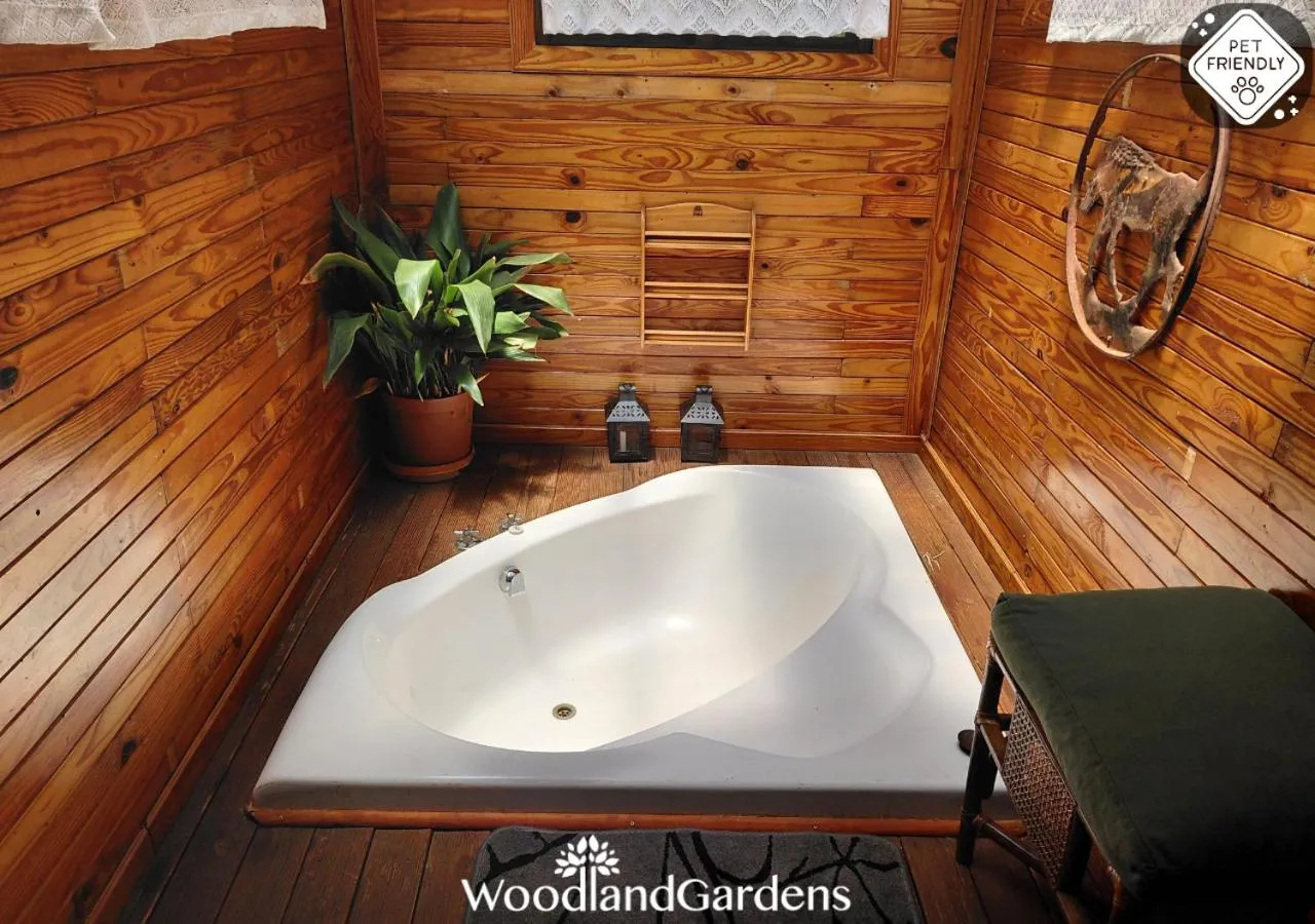 Bathroom in Woodland Gardens Self catering Pet Friendly Lodge
