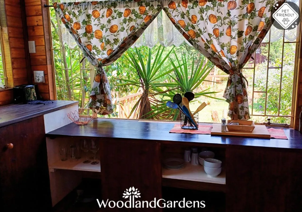 Kitchen or kitchenette in Woodland Gardens Self catering Pet Friendly Lodge