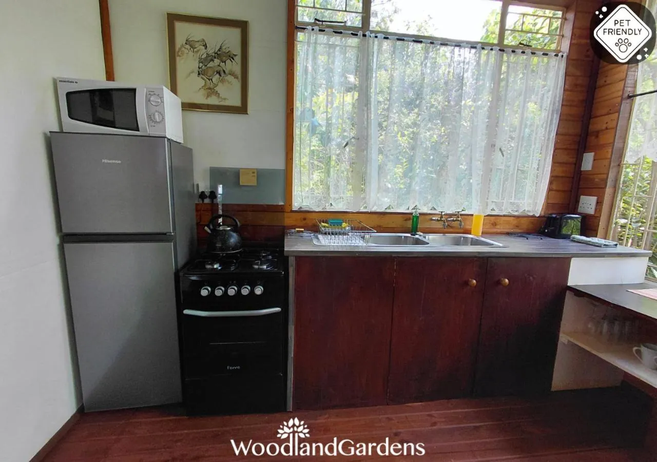 Kitchen or kitchenette in Woodland Gardens Self catering Pet Friendly Lodge