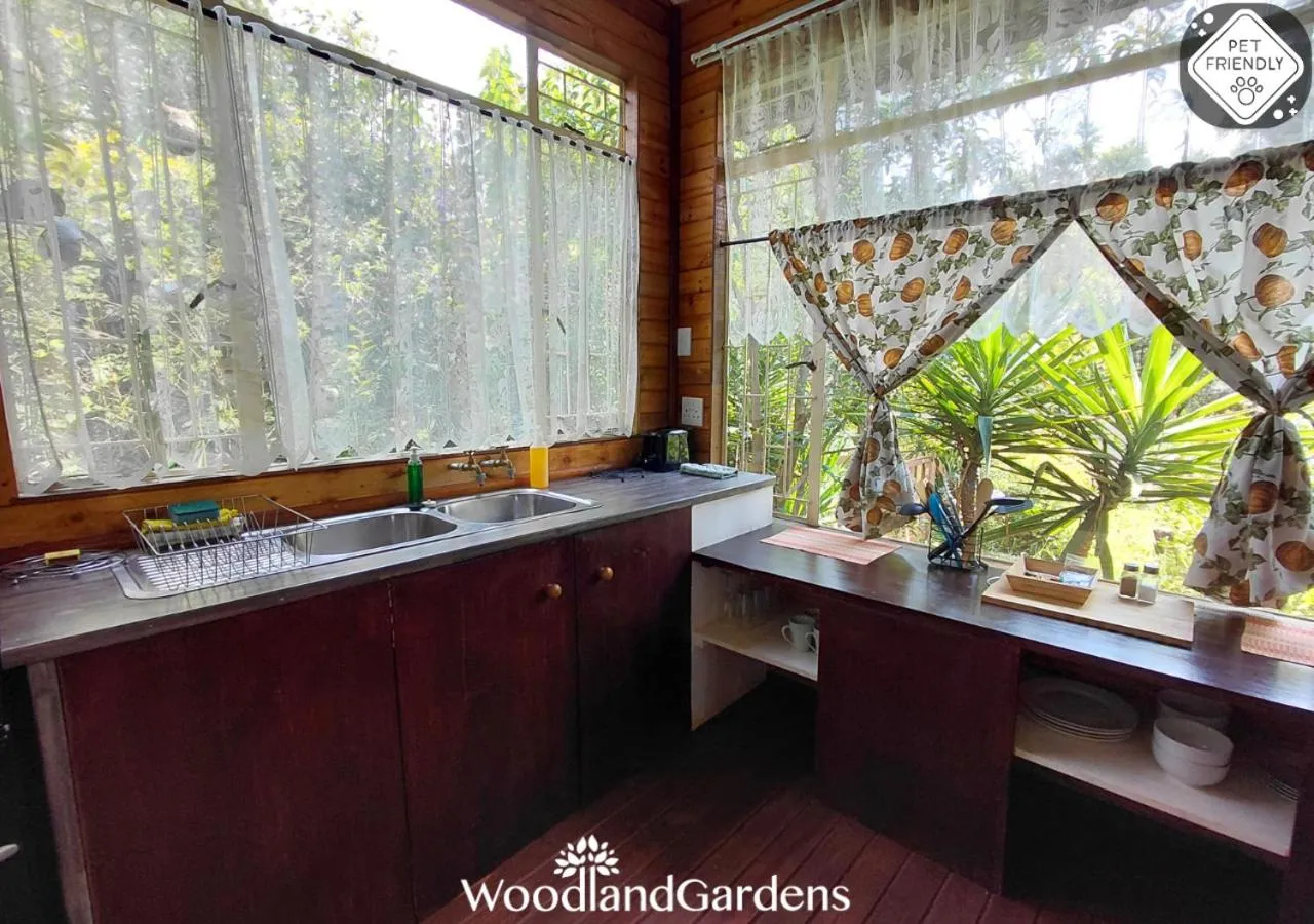 Kitchen or kitchenette in Woodland Gardens Self catering Pet Friendly Lodge