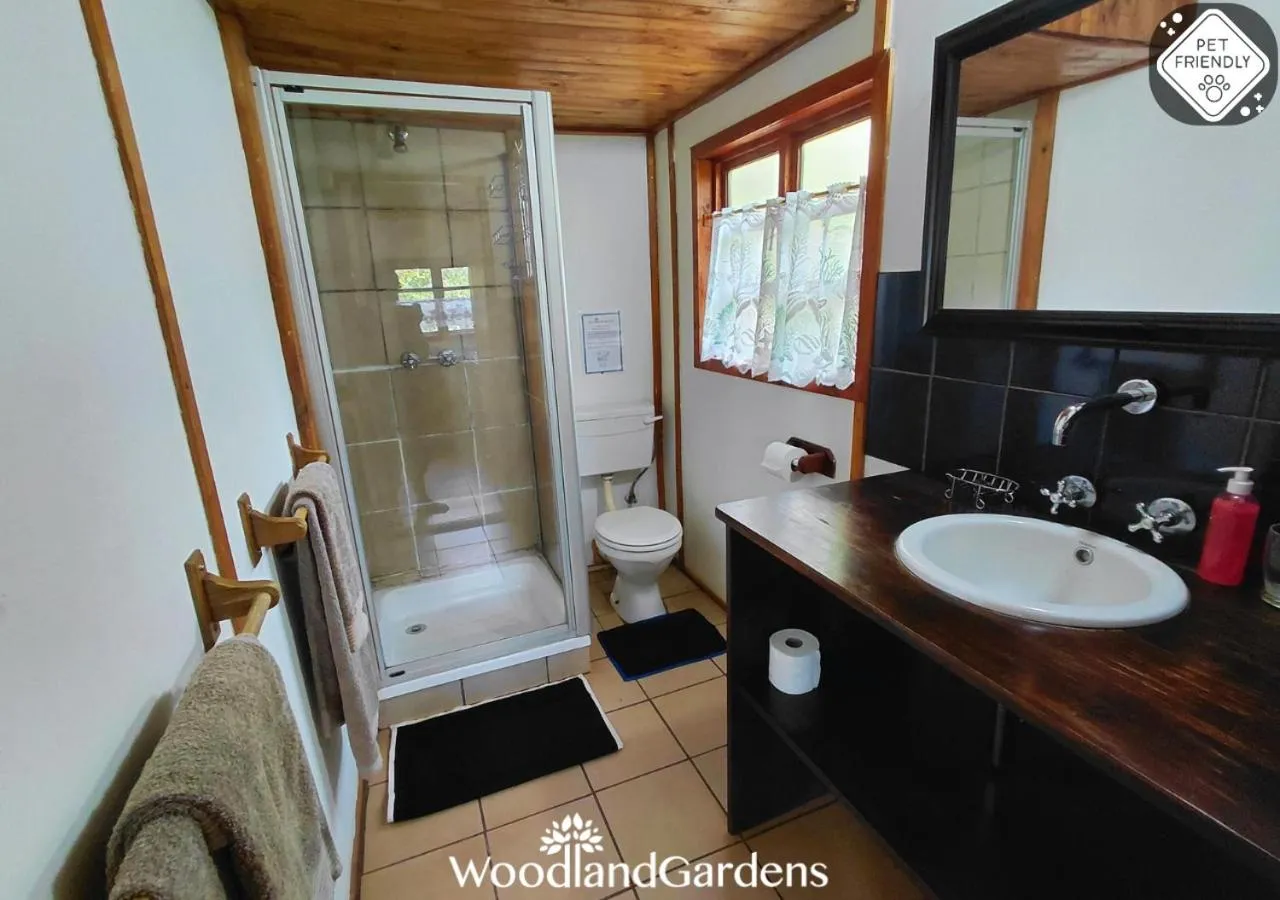 Bathroom in Woodland Gardens Self catering Pet Friendly Lodge