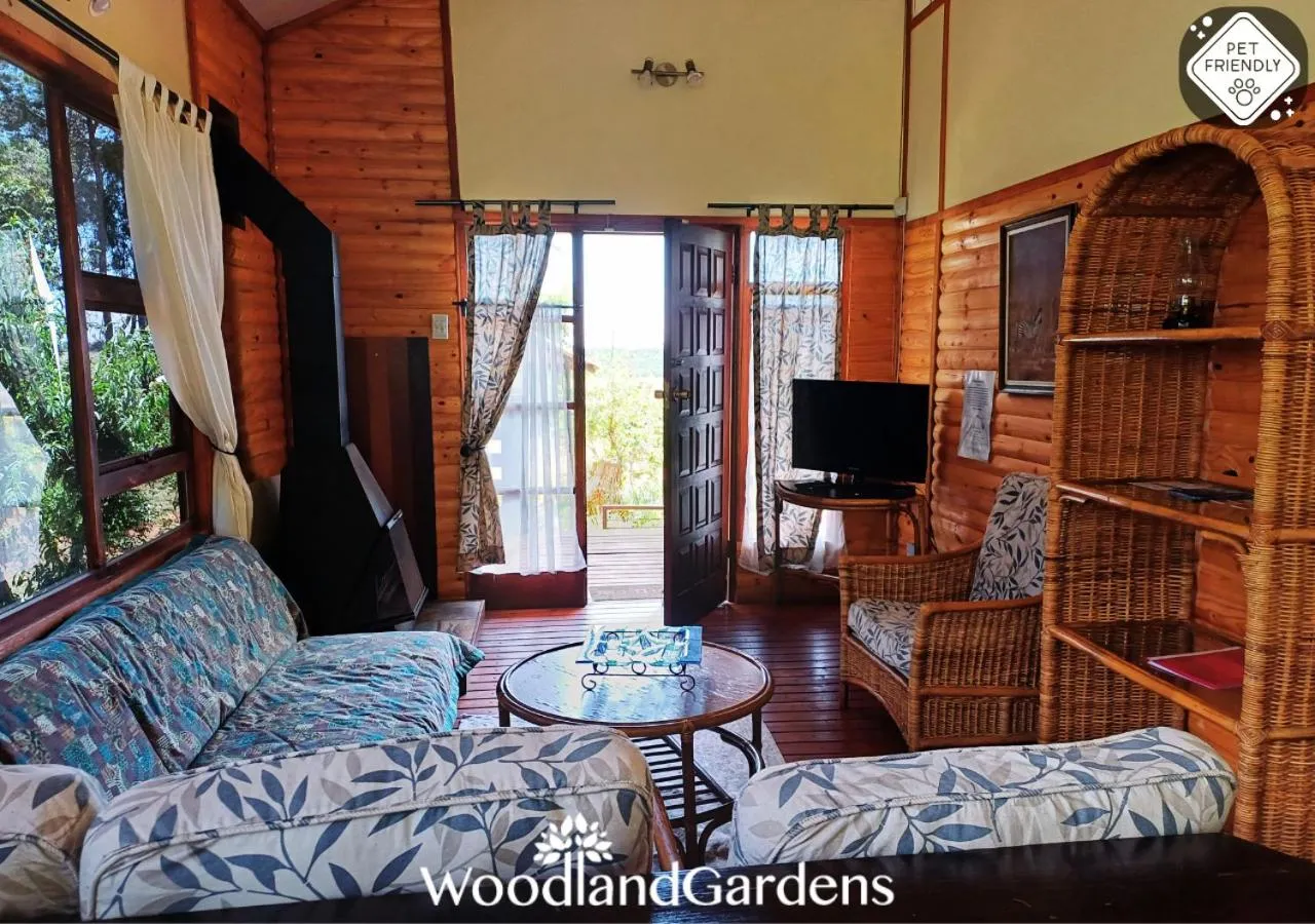 TV and multimedia in Woodland Gardens Self catering Pet Friendly Lodge