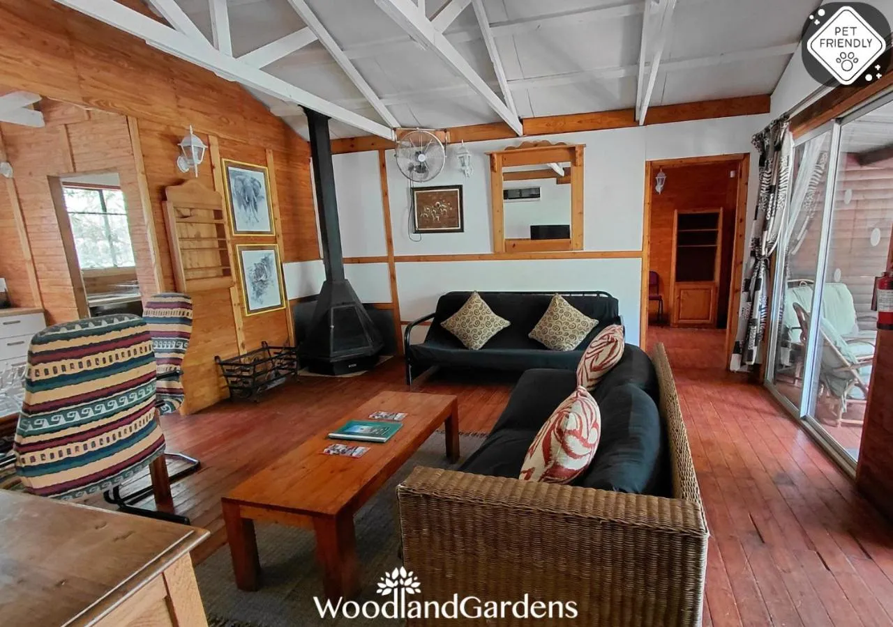 TV and multimedia in Woodland Gardens Self catering Pet Friendly Lodge