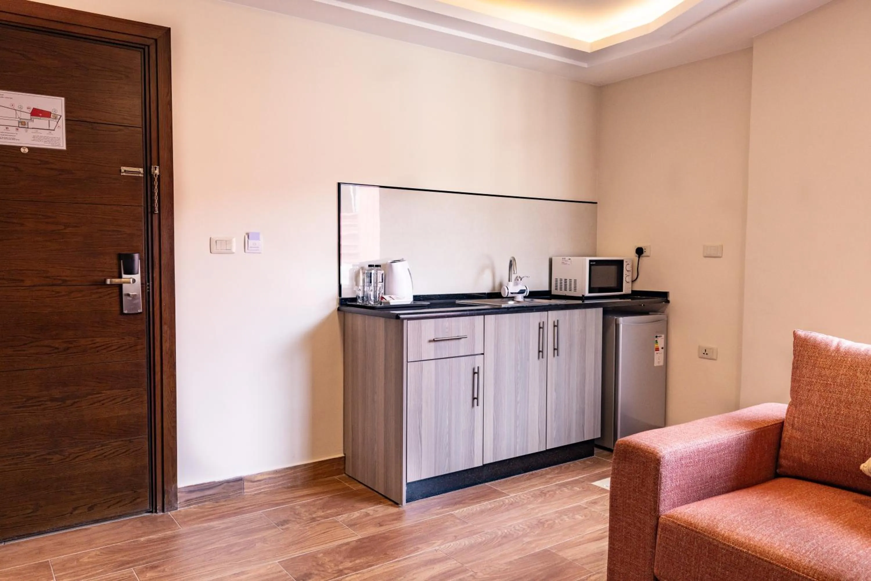 Kitchen or kitchenette in Sukoon Hotel Amman