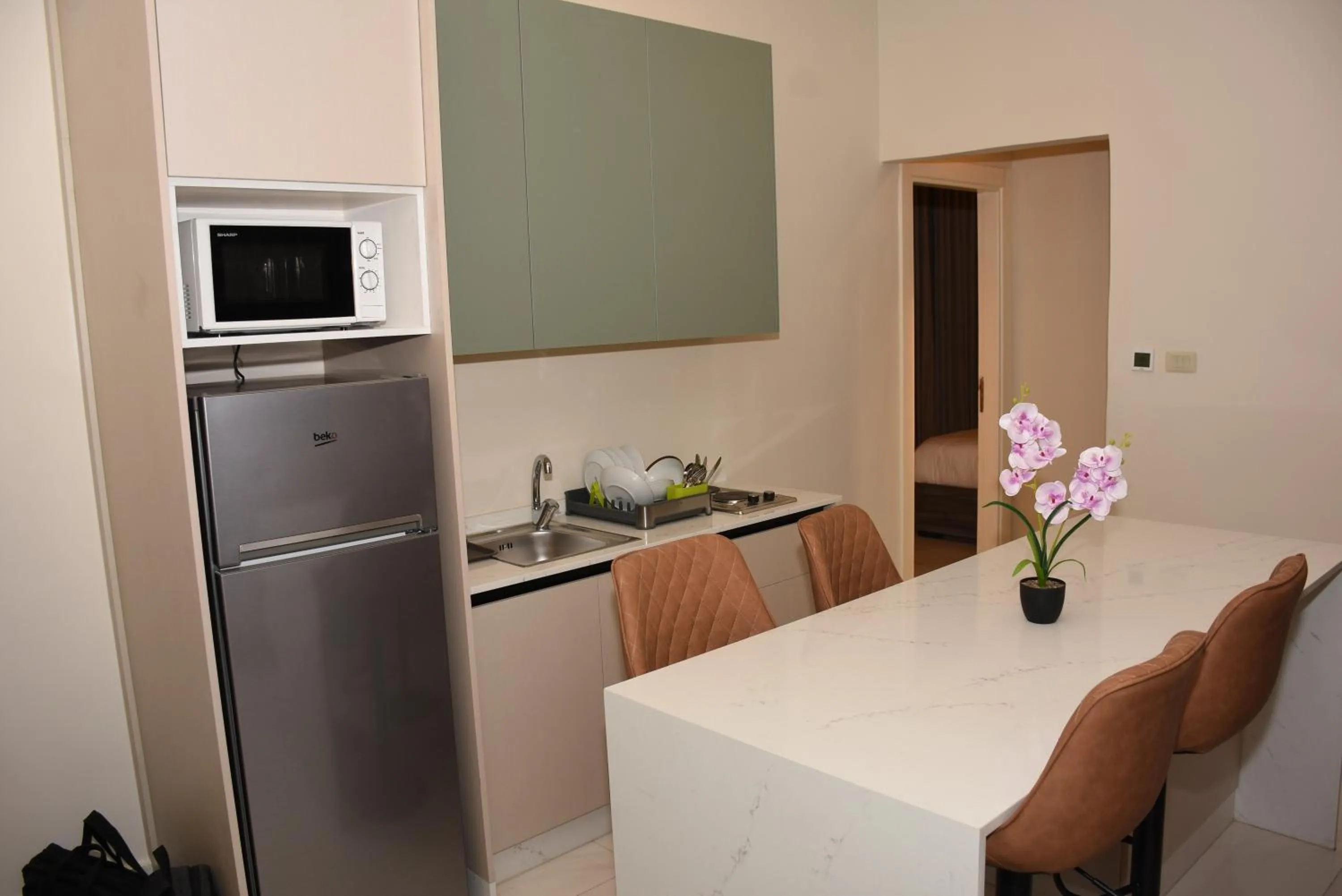 Kitchen or kitchenette in Sukoon Hotel Amman