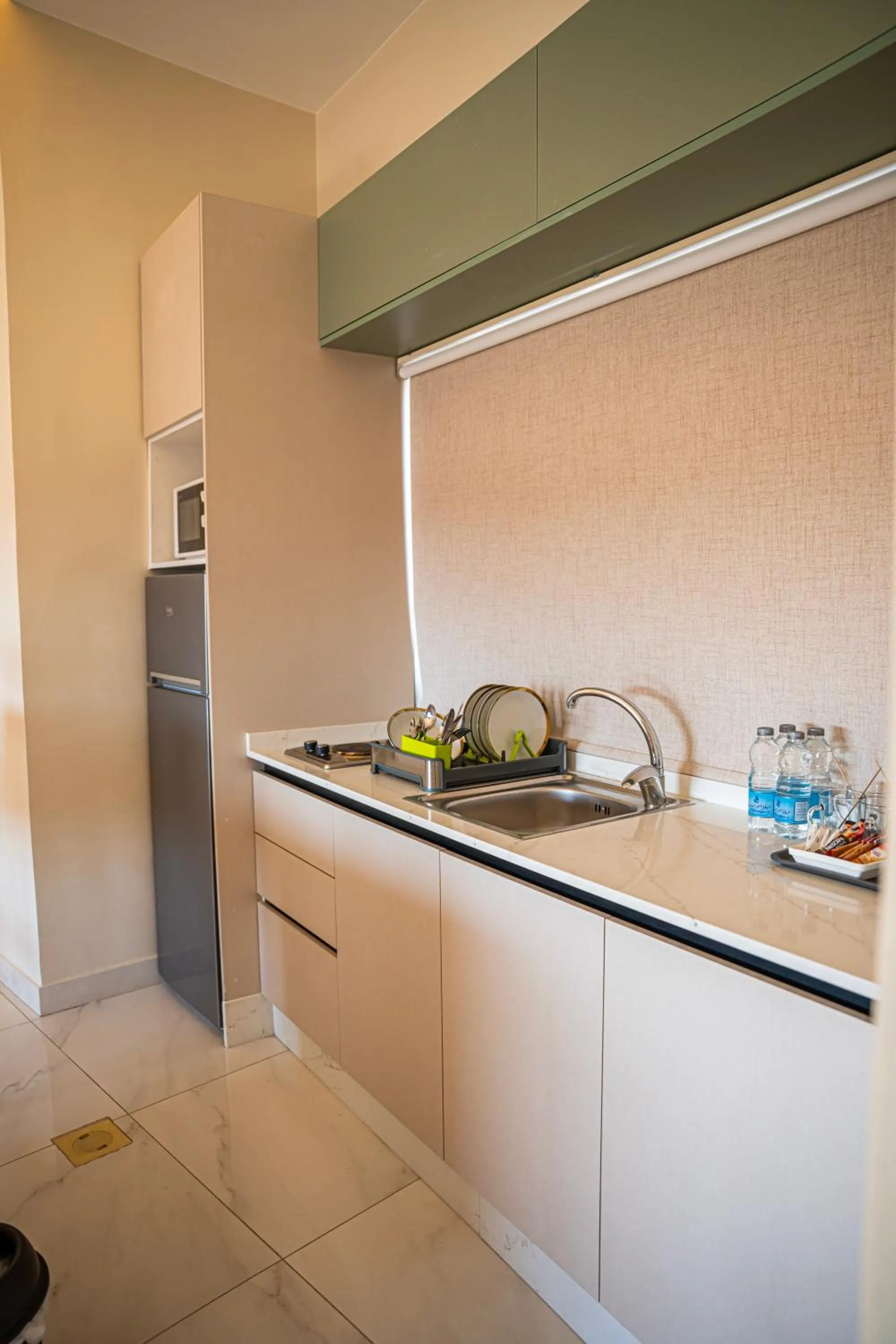 Kitchen or kitchenette in Sukoon Hotel Amman