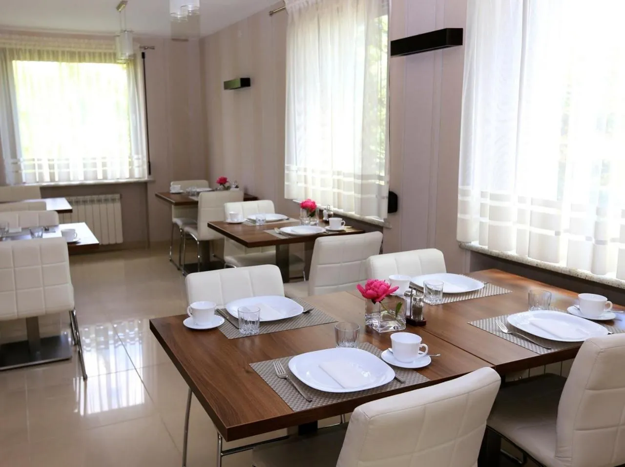 Restaurant/places to eat in 10 Bed And Breakfast