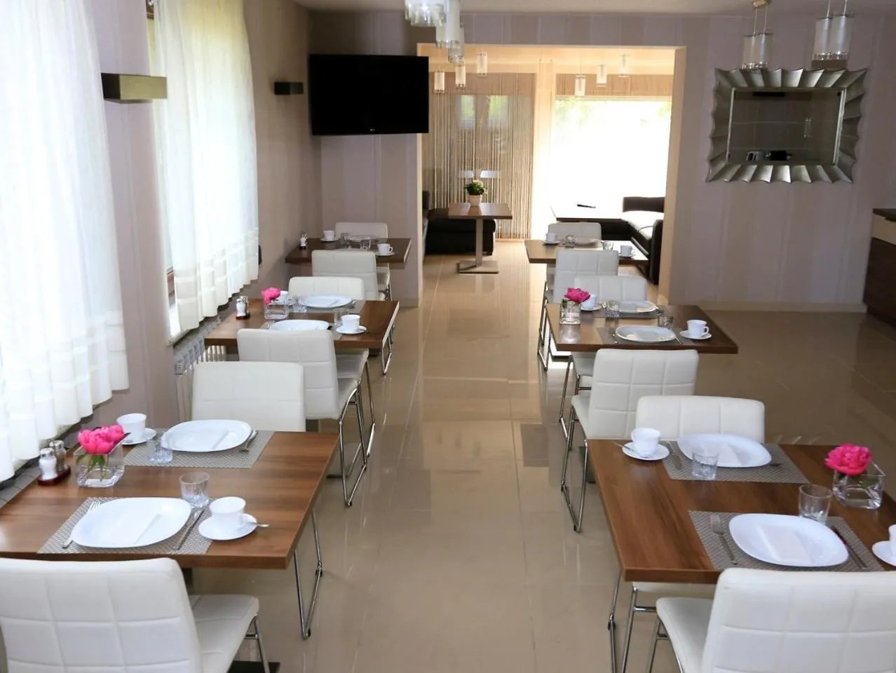 Restaurant/places to eat in 10 Bed And Breakfast