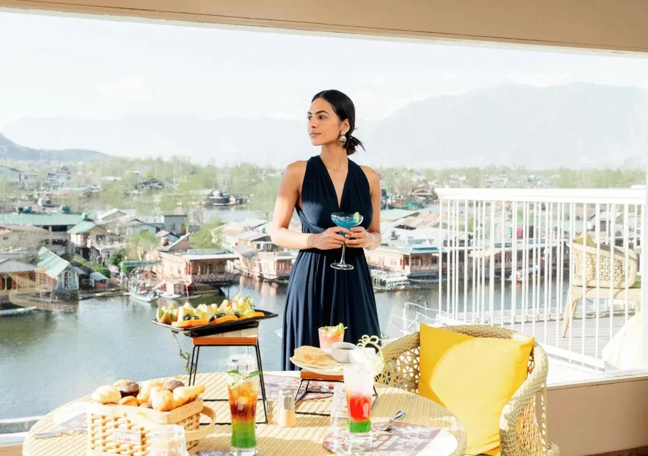 Restaurant/places to eat in Bloom Boutique l Dal Lake Restaurant/places to eat in Bloom Boutique l Dal Lake