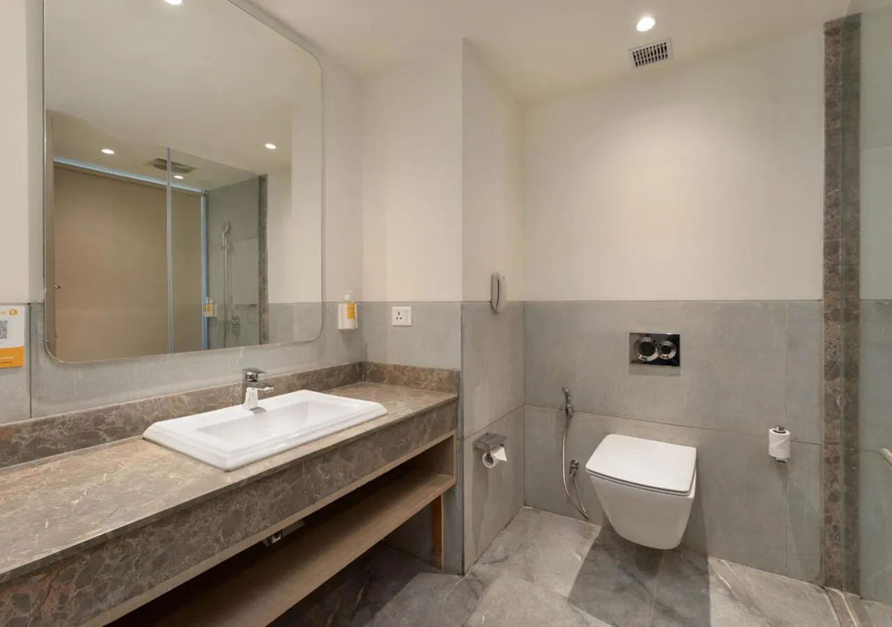 Bathroom in Bloom Boutique l Dal Lake