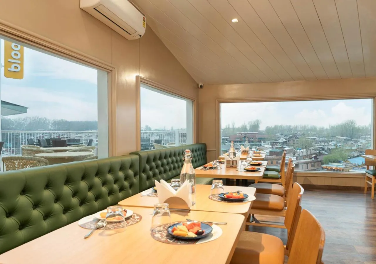 Restaurant/places to eat in Bloom Boutique l Dal Lake