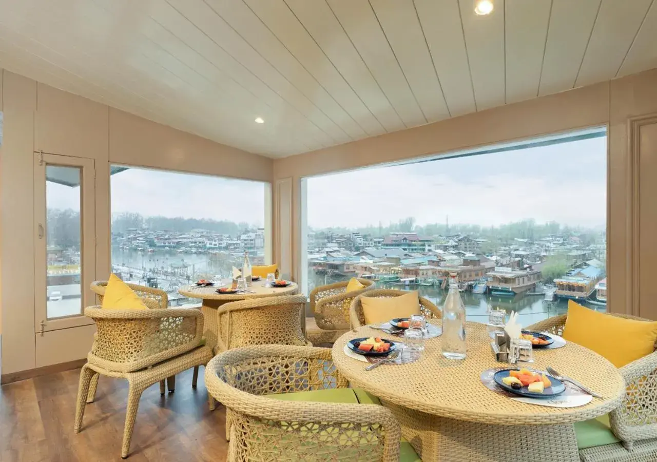 Restaurant/places to eat in Bloom Boutique l Dal Lake Restaurant/places to eat in Bloom Boutique l Dal Lake