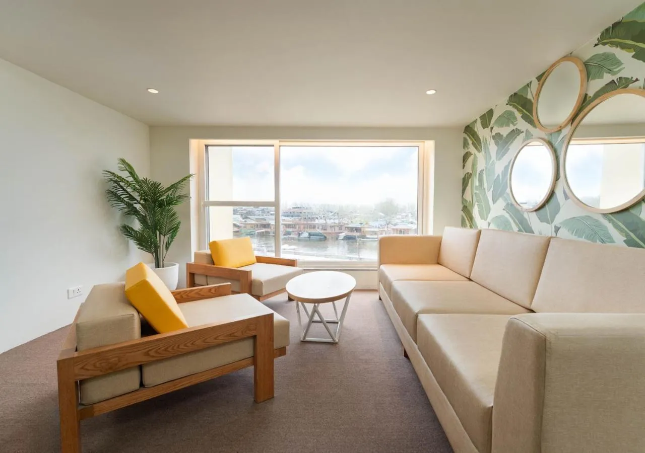 Lobby or reception in Bloom Boutique l Dal Lake